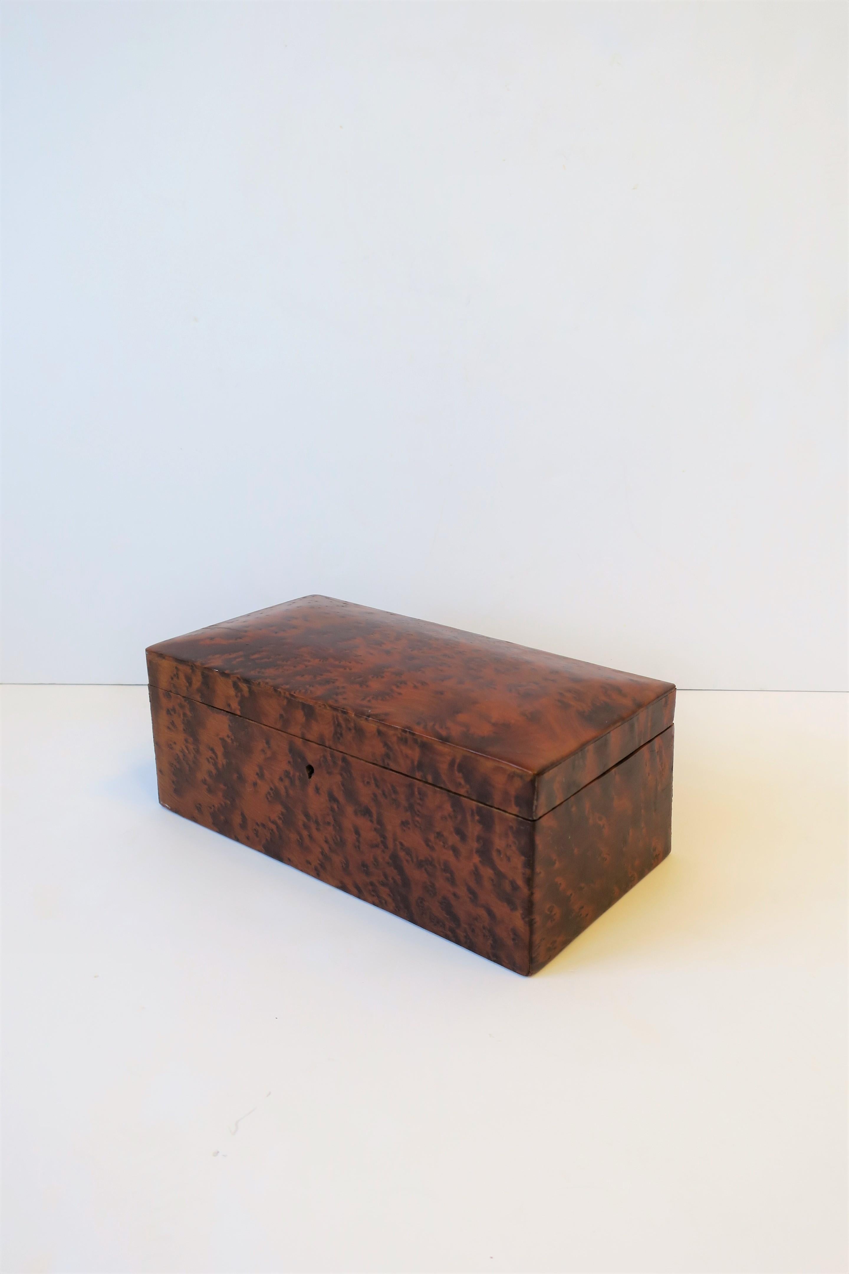 Vintage Burl Wood Box In Good Condition In New York, NY