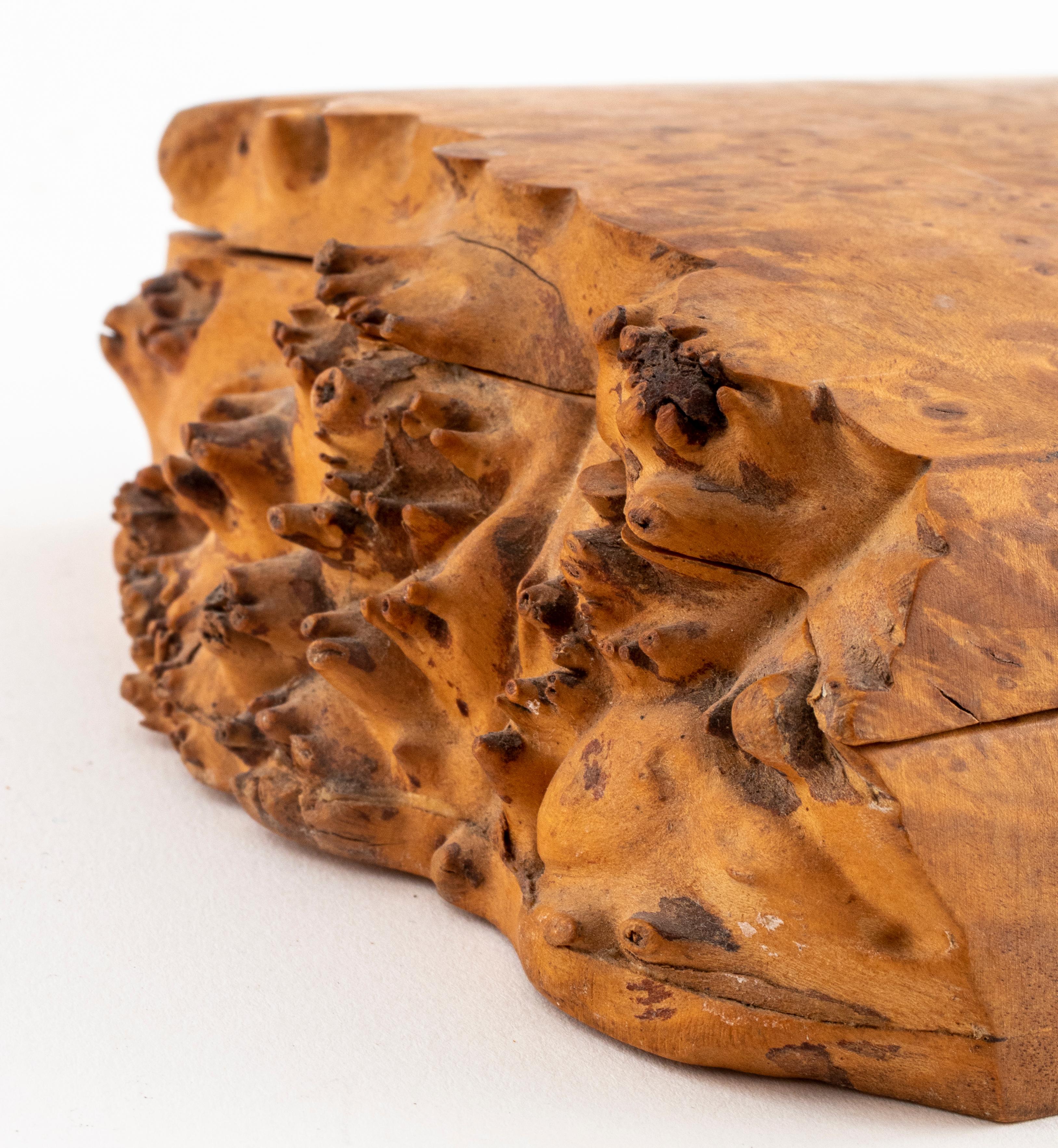 Holzschachtel aus Wurzelholz aus dem Nachlass eines bedeutenden chinesischen Musikers im Angebot 3
