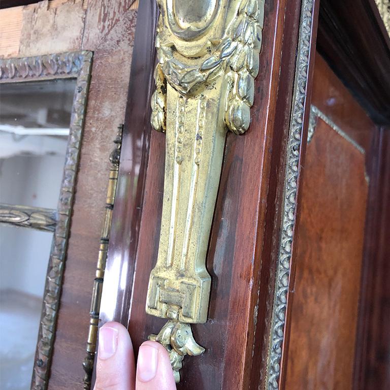 Français Bibliothèque ou Vitrine Régence des années 1700 style Louis XVI 18ème siècle France en vente