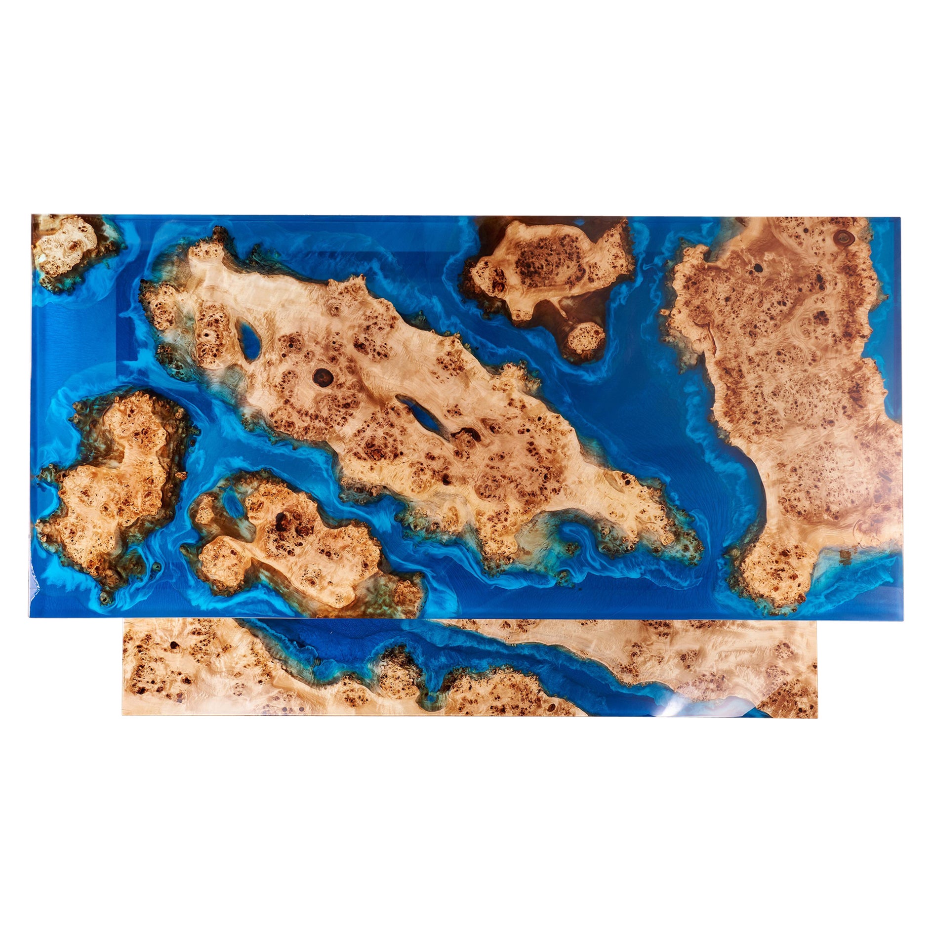 Edge
The table is made of magnificent ancient slabs of burl wood. Their texture has been shaped over hundreds of years to look as it does now. When the wood dried, we decided to immortalize it in this form. How many generations has it been watching?