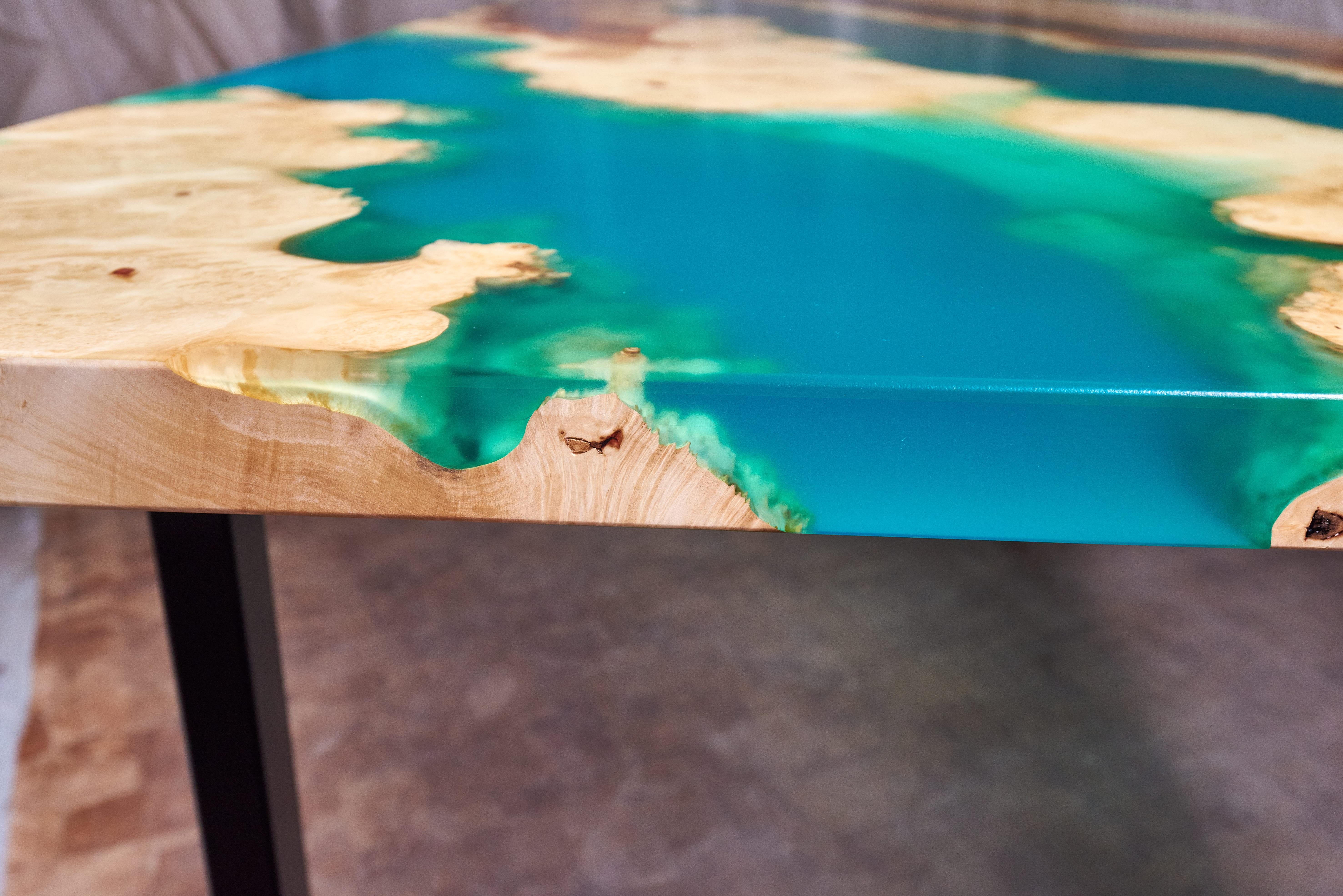 Table de salle à manger en bois de ronce Table moderne contemporaine Table en résine époxy faite à la main Neuf - En vente à København N, DK