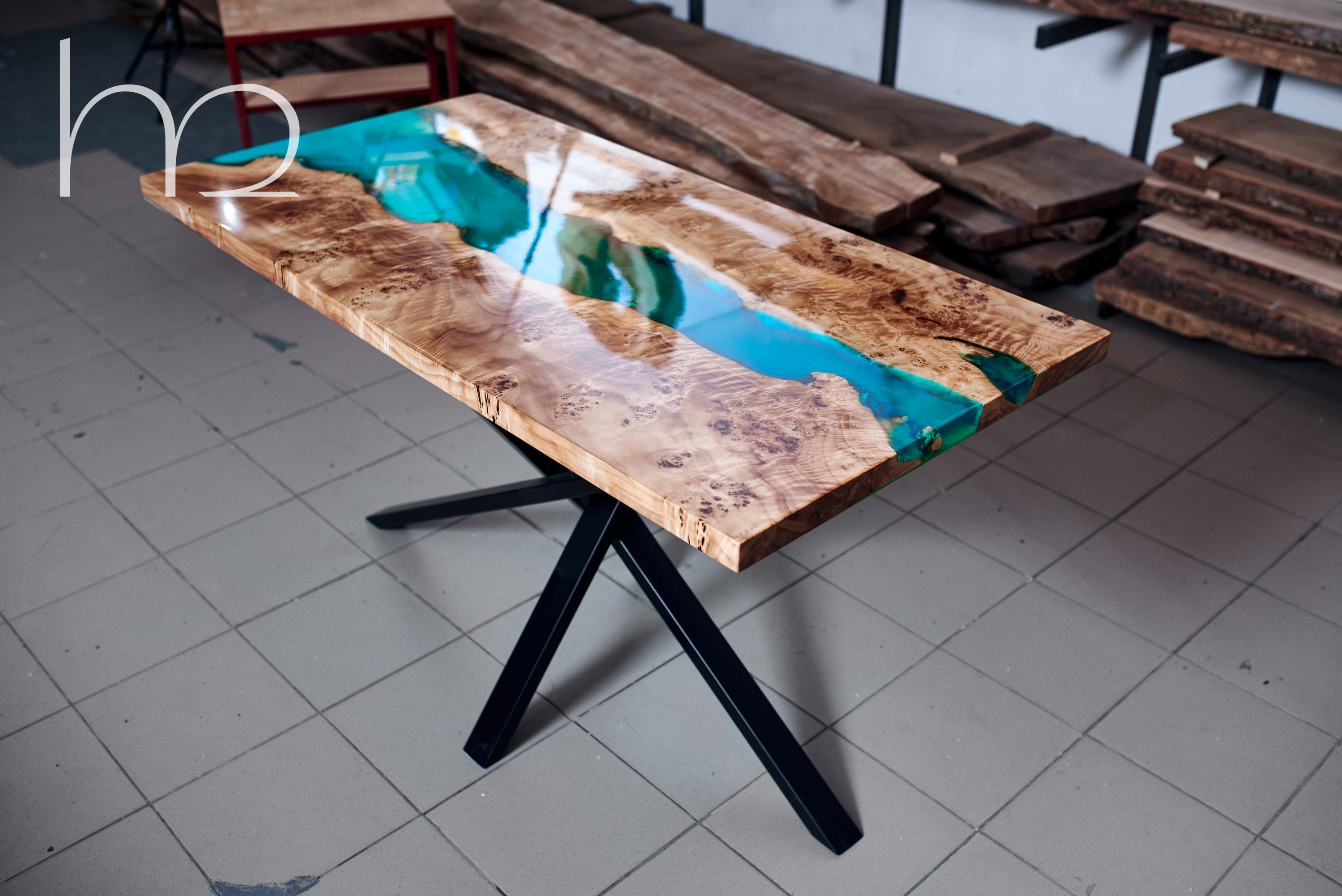 Acier Table de salle à manger en bois de ronce Table de salle à manger contemporaine en résine Table moderne du milieu du siècle en vente