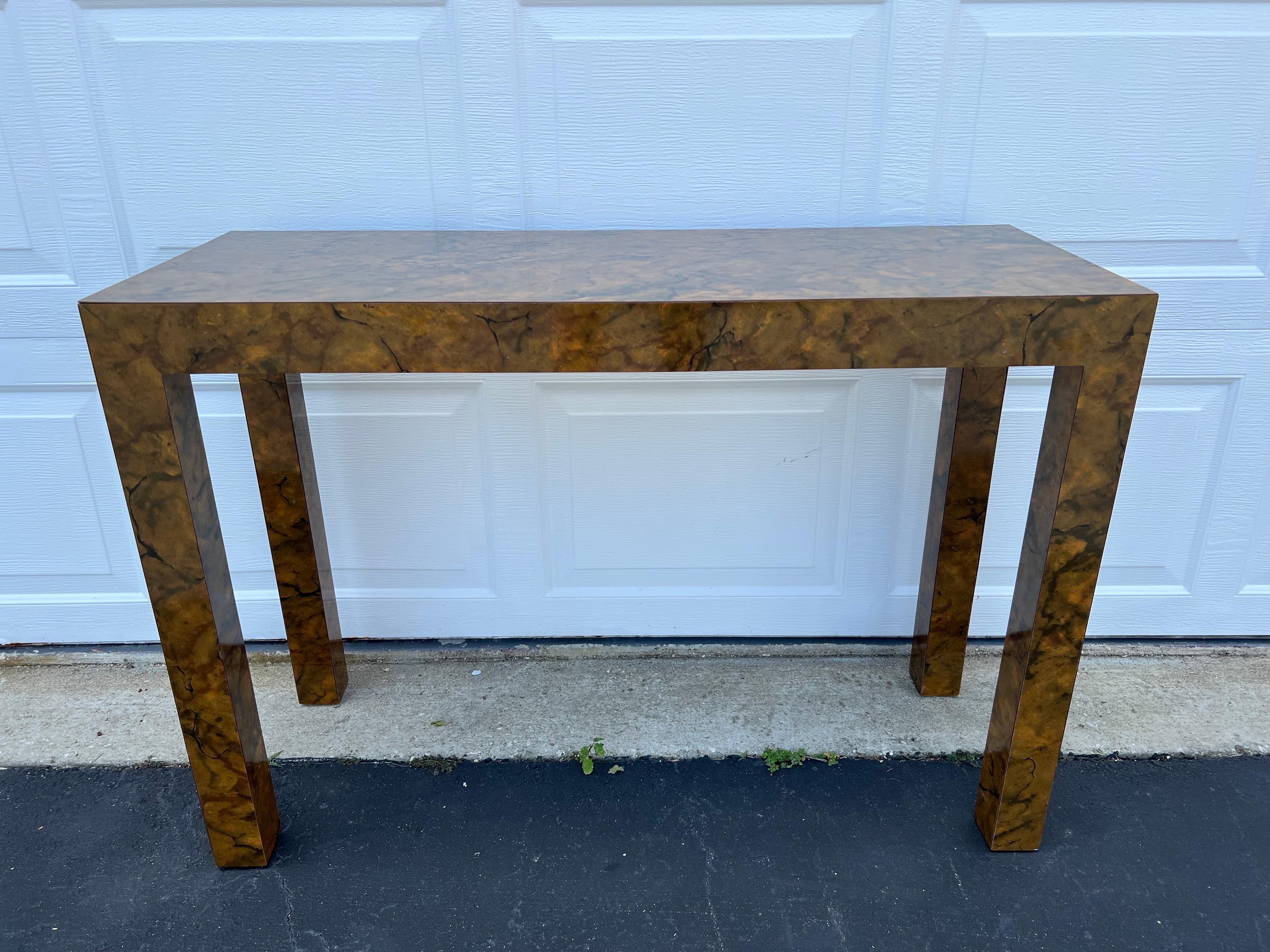 Burl Wood Formica Parsons Console Table. Amazing colors and texture to this petite console table. Good size for smaller hallways or rooms. Milo Baughman style with faux burl wood. Easy clean with a formica finish. 