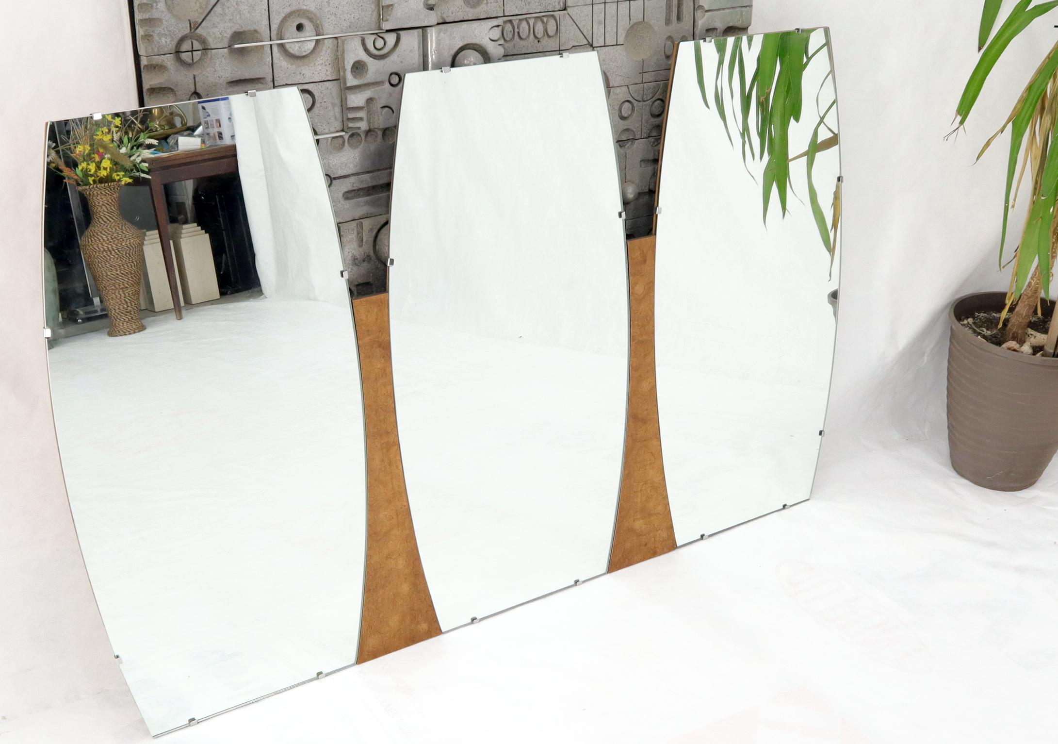 Mid-Century Modern Miroir mural à trois bateaux avec cadre en bois de ronce en vente