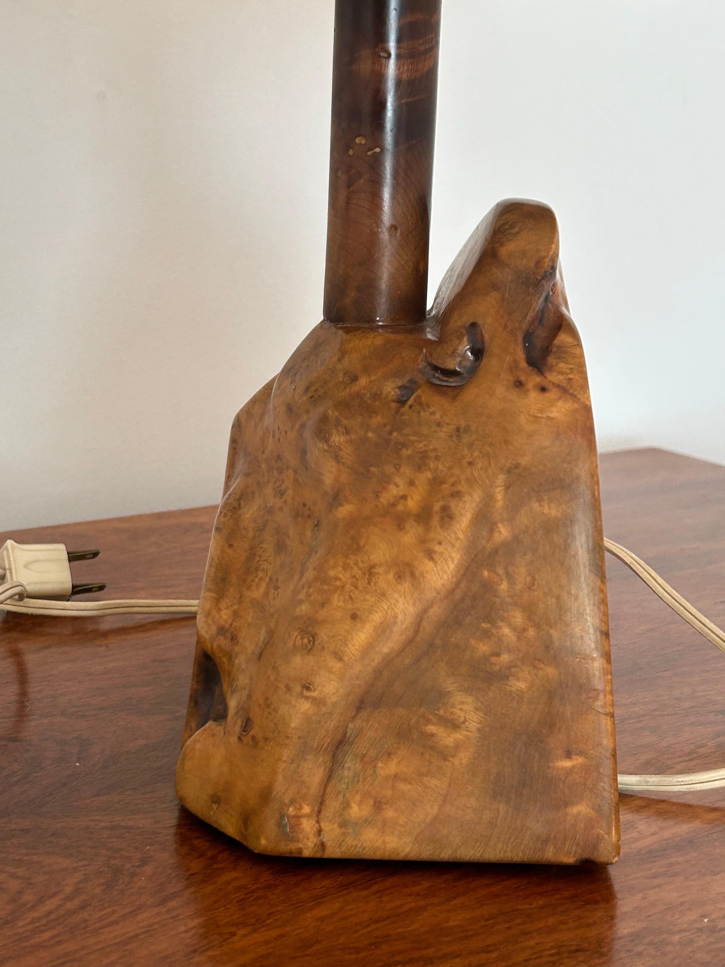 Lampe en bois de ronce dans le style de Nakashima en vente 8