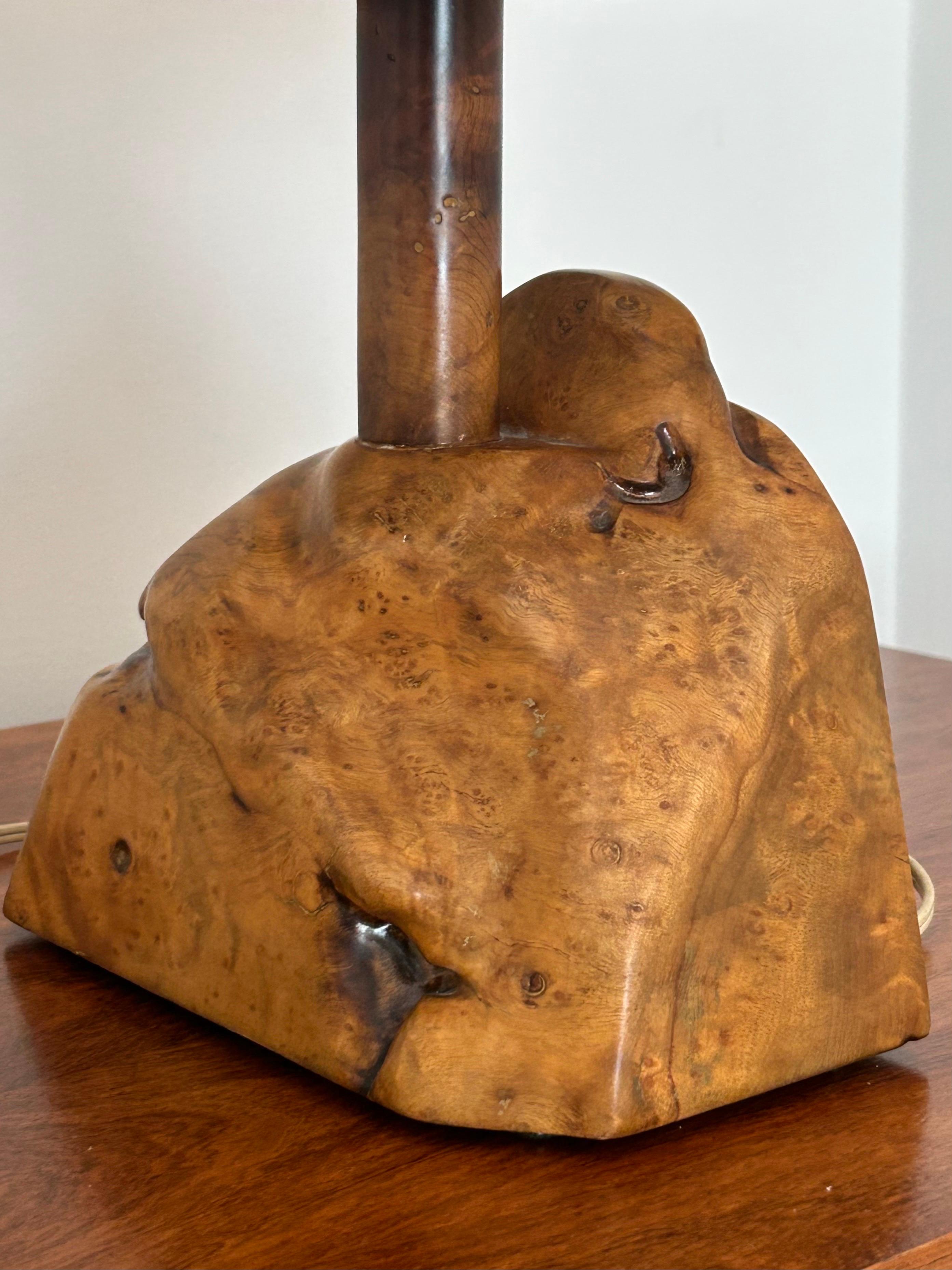 Broussin Lampe en bois de ronce dans le style de Nakashima en vente