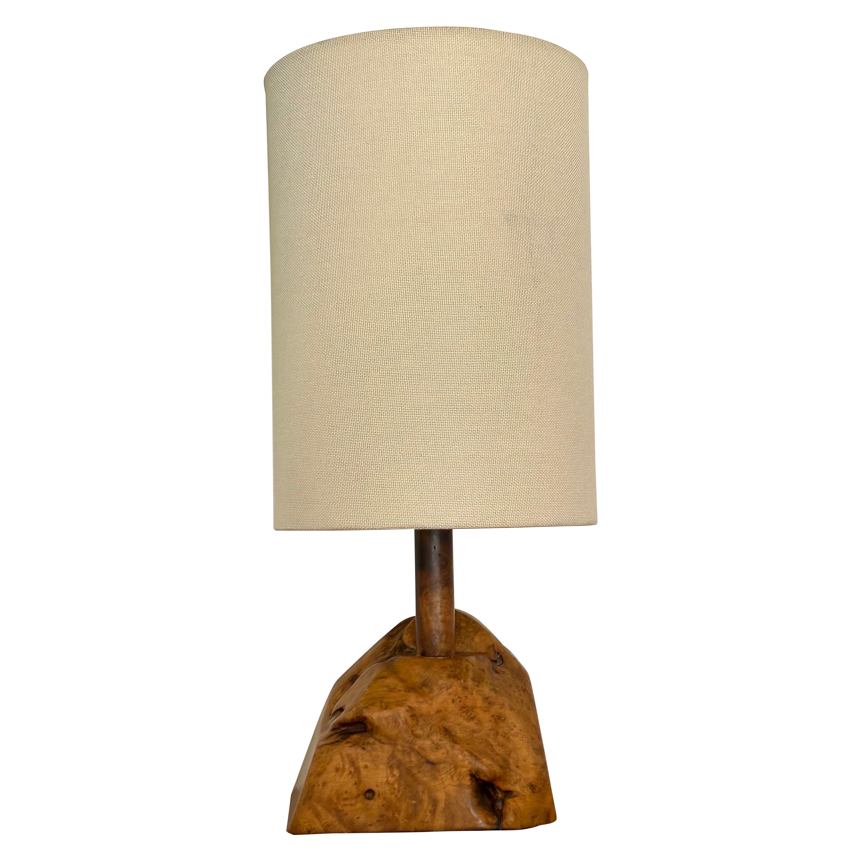 Lampe en bois de ronce dans le style de Nakashima en vente