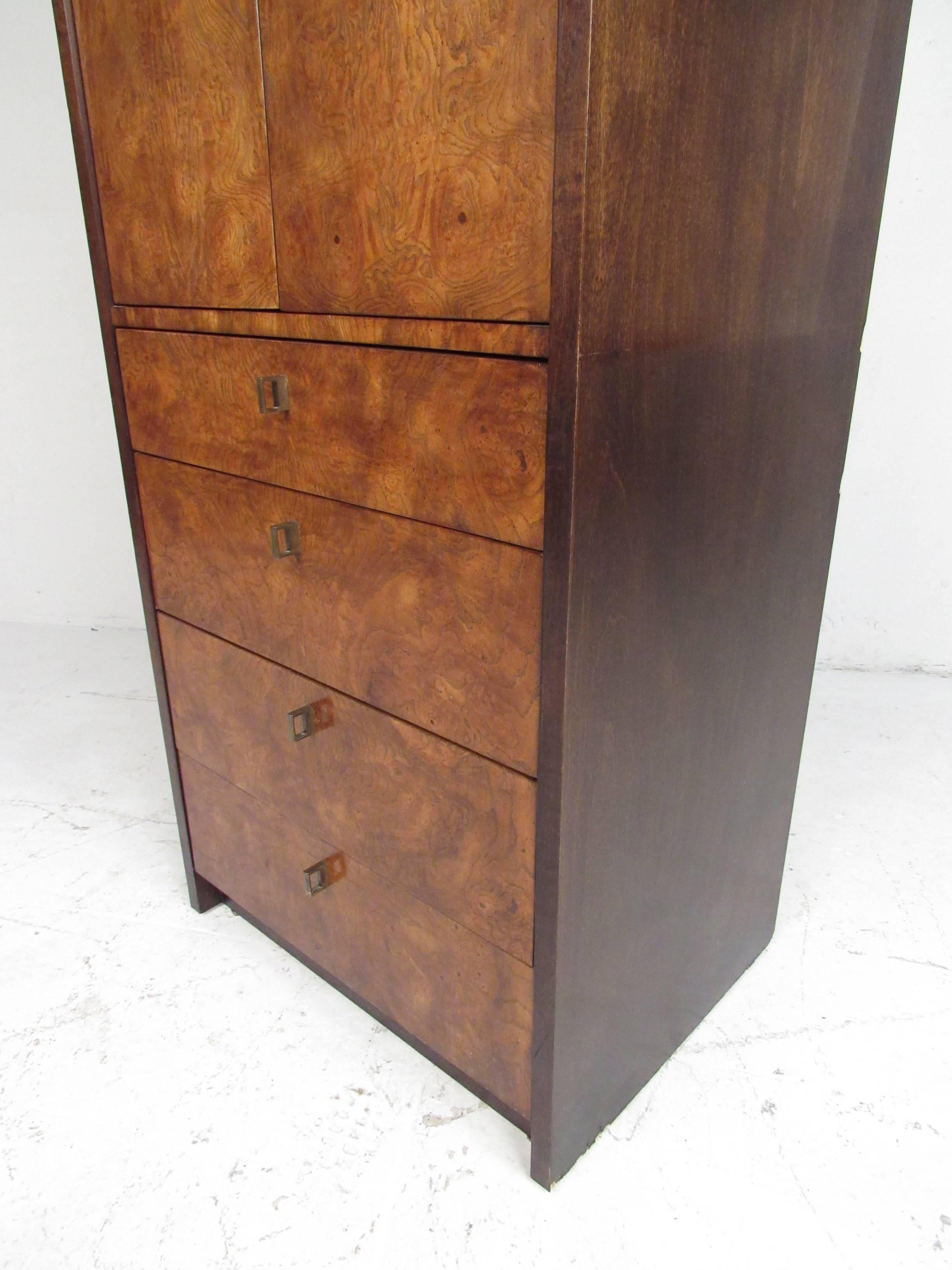 Nord-américain Meuble de rangement en lin et broussin de bois par Century Furniture