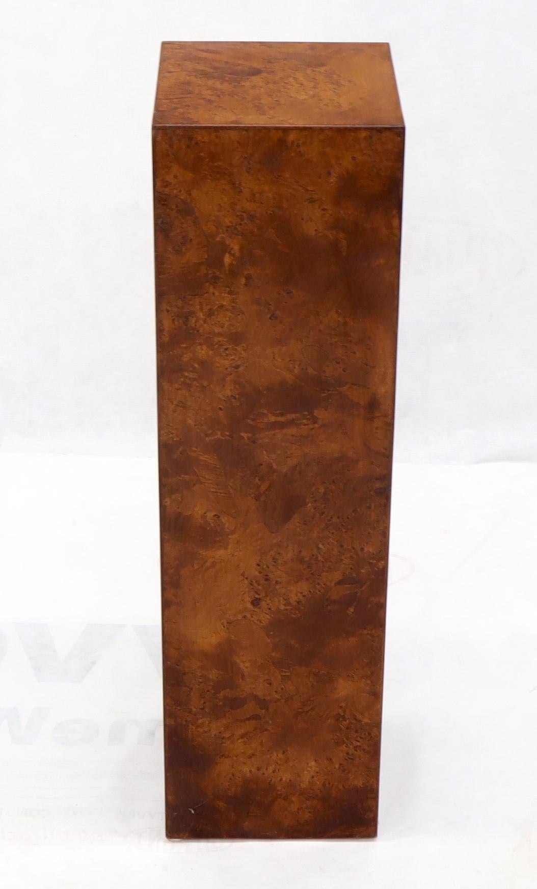 Very nice burl wood Mid-Century Modern pedestal stand lamp table.