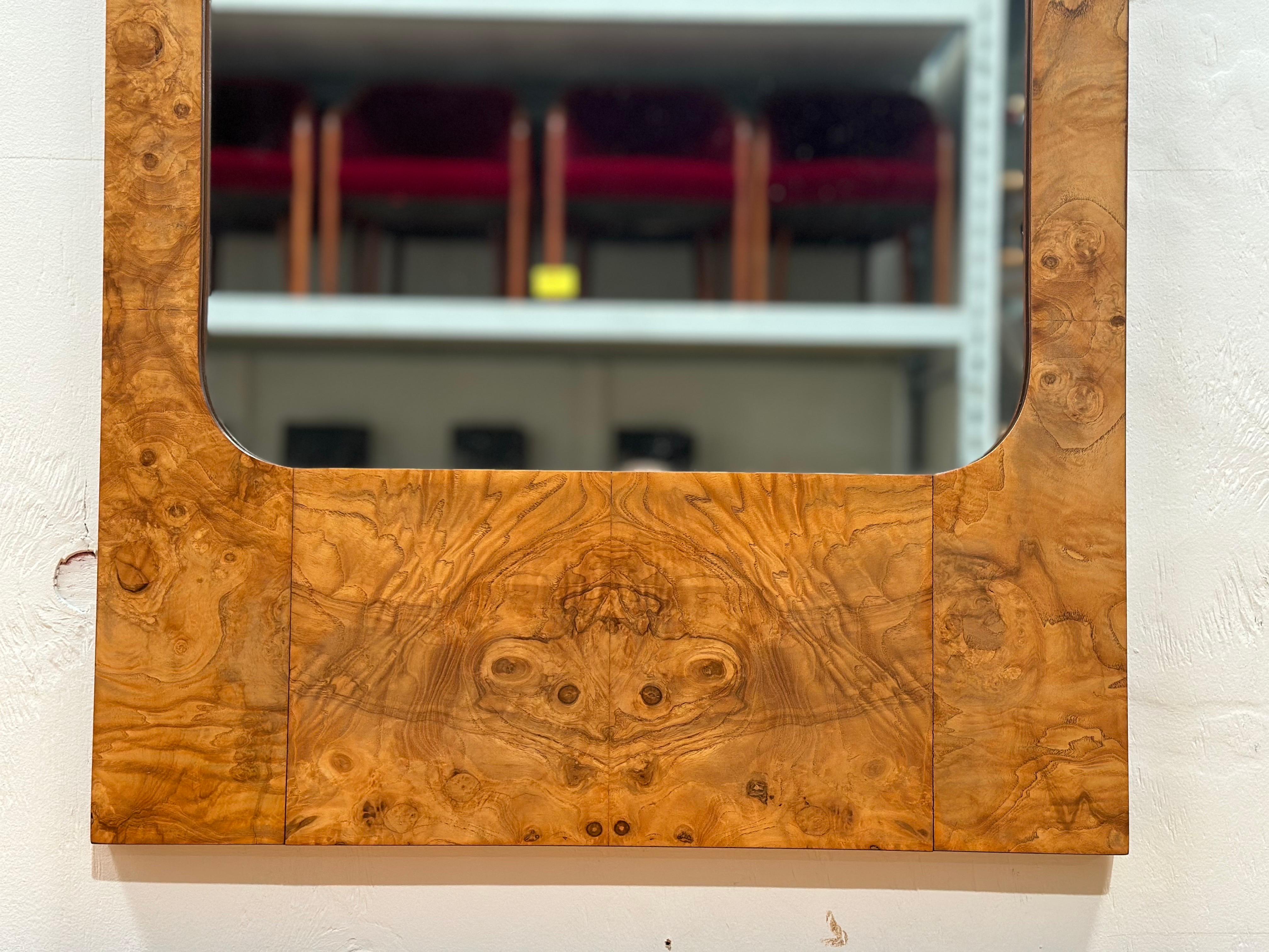 Miroir en bois de ronce - Roland Carter for Wood Wood - Milcentury After Milo Baughman Bon état - En vente à Decatur, GA