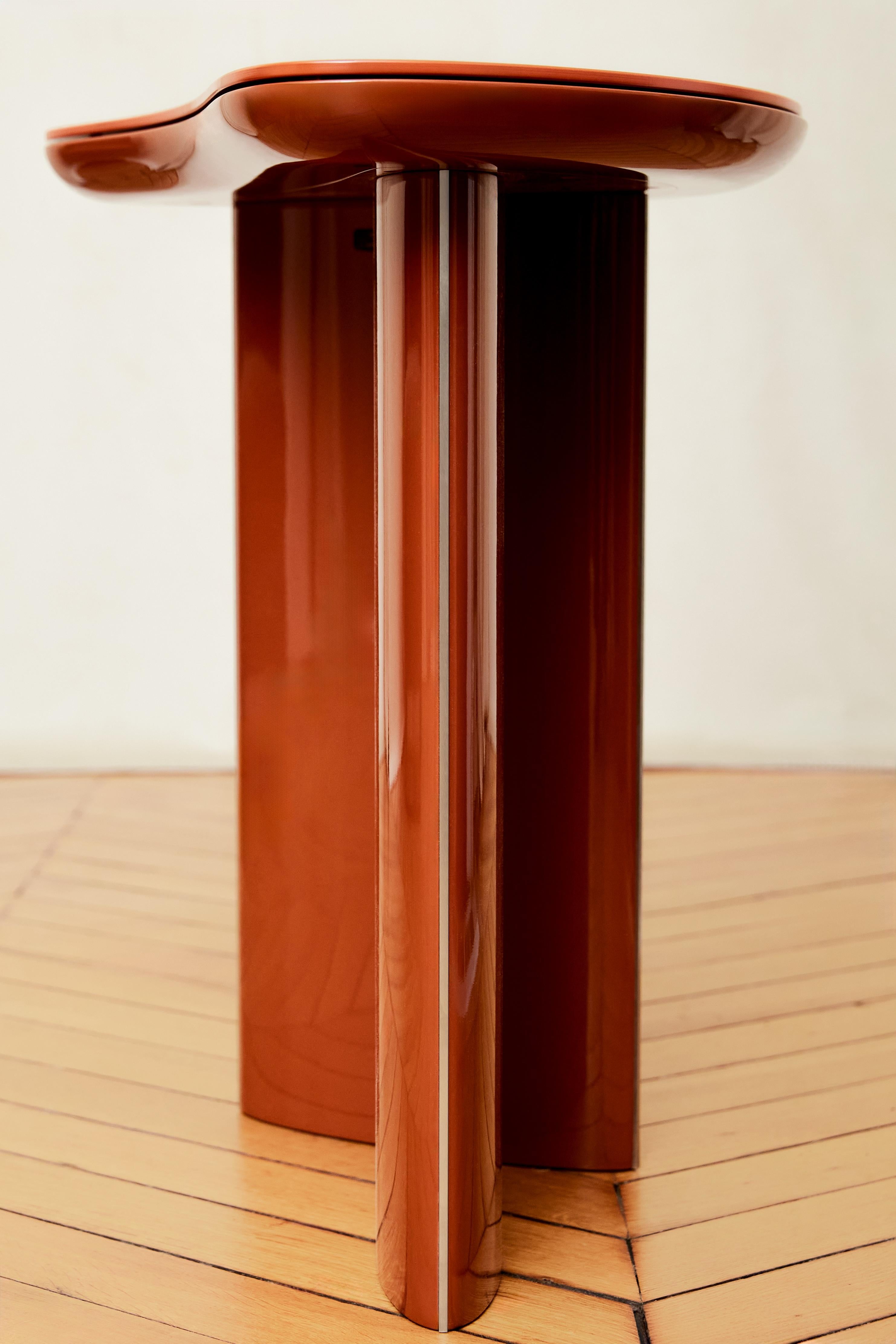 Beistelltisch aus Pointe-Laquer mit Metallbesatz von Tatjana von Stein, Frankreich (Französisch) im Angebot