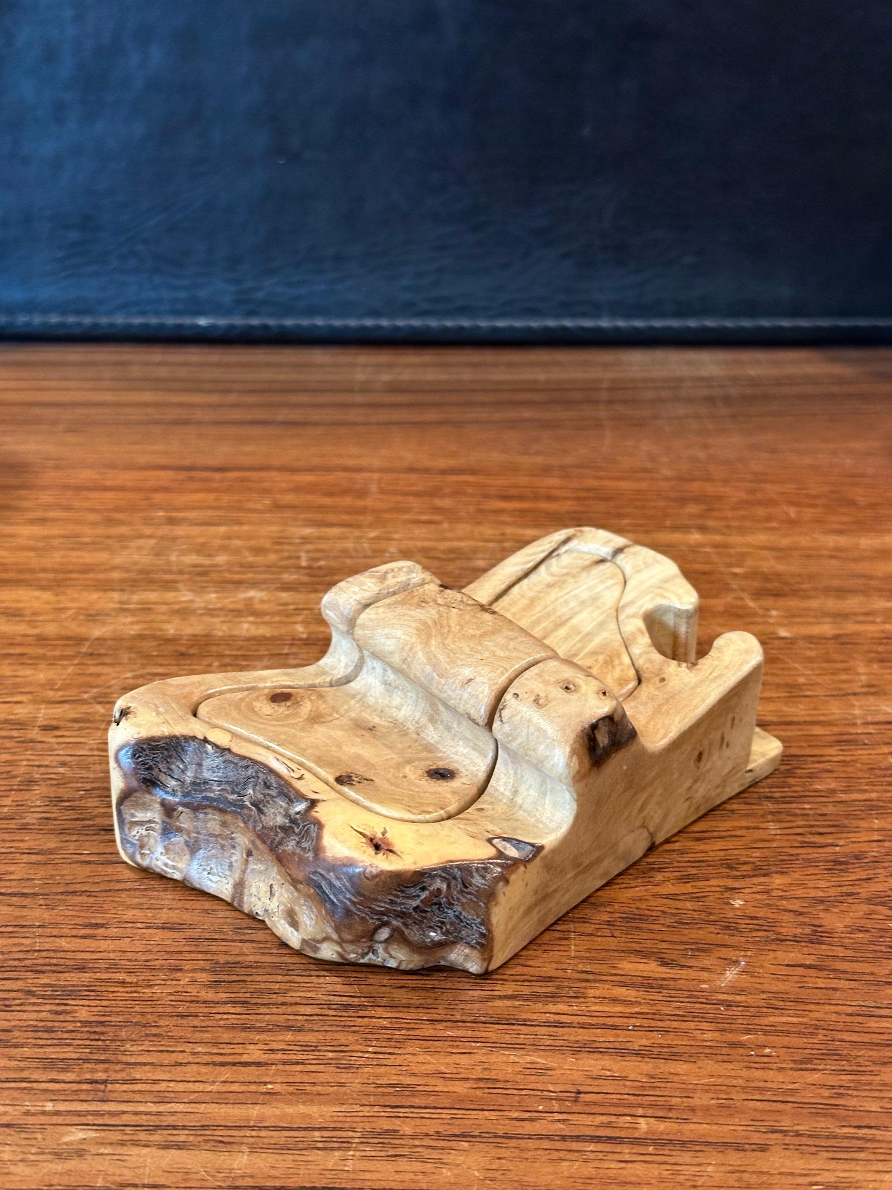 Boîte à puzzle en bois de ronce par Don Wood en vente 5