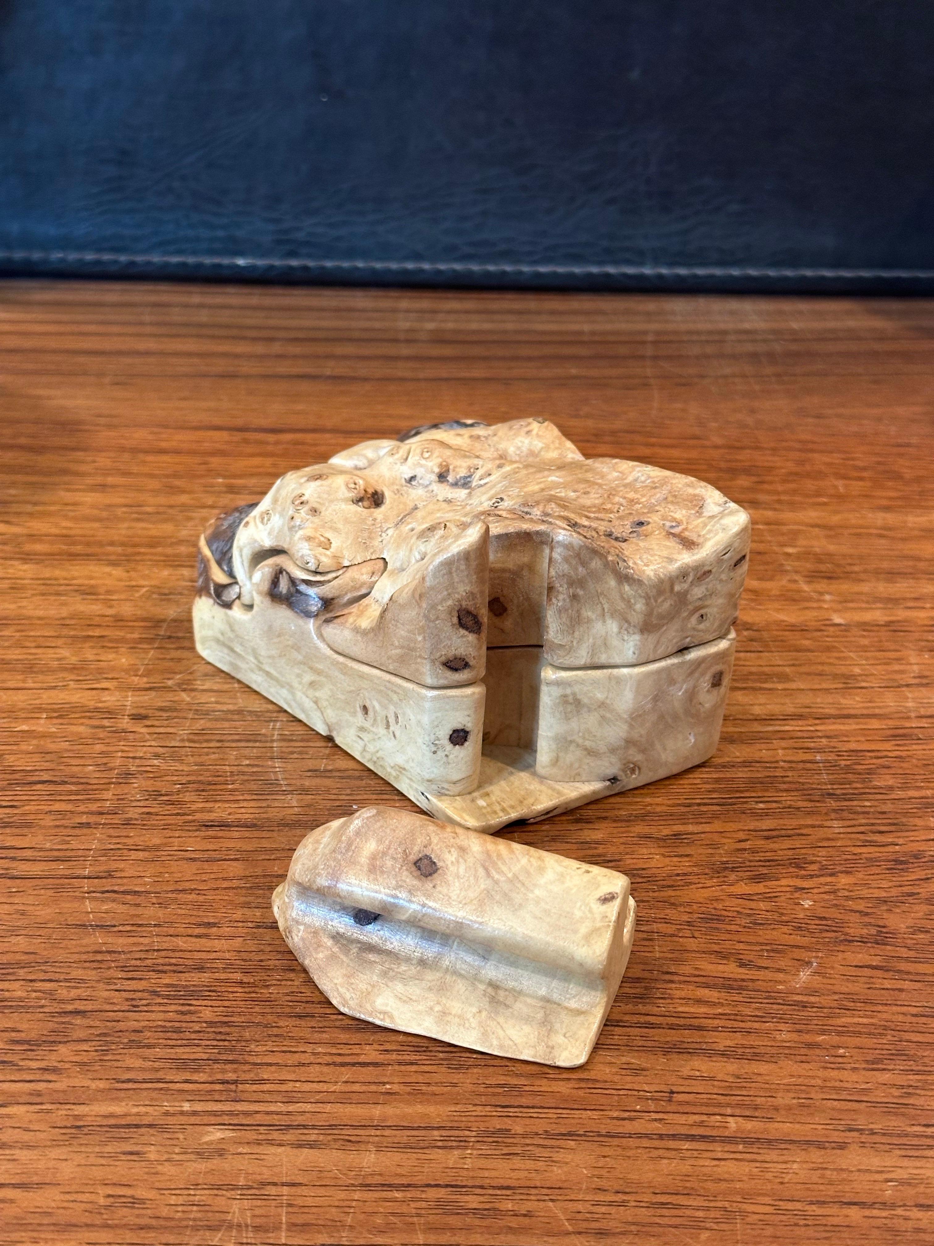 Boîte à puzzle en bois de ronce par Don Wood en vente 6