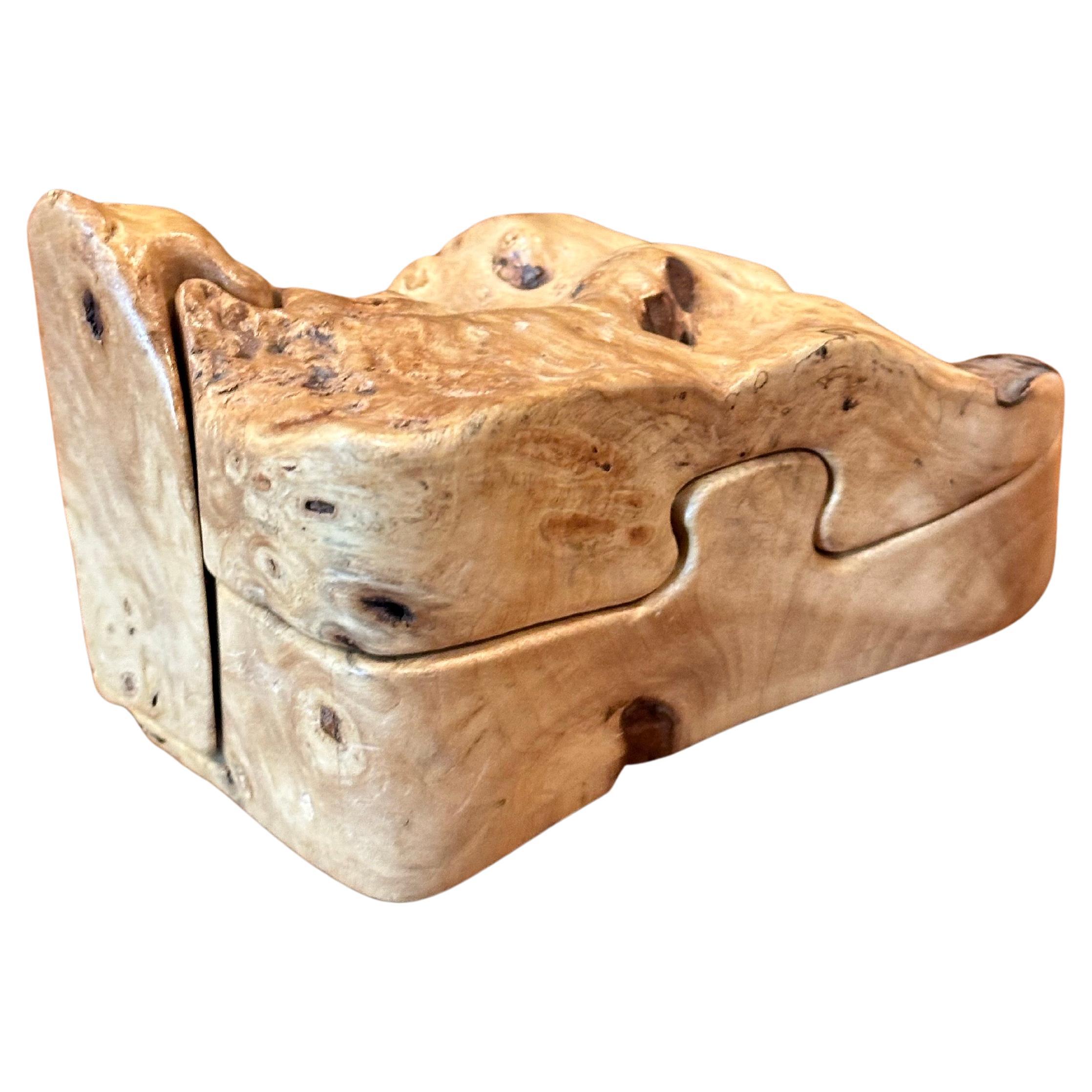 Organique Boîte à puzzle en bois de ronce par Don Wood en vente