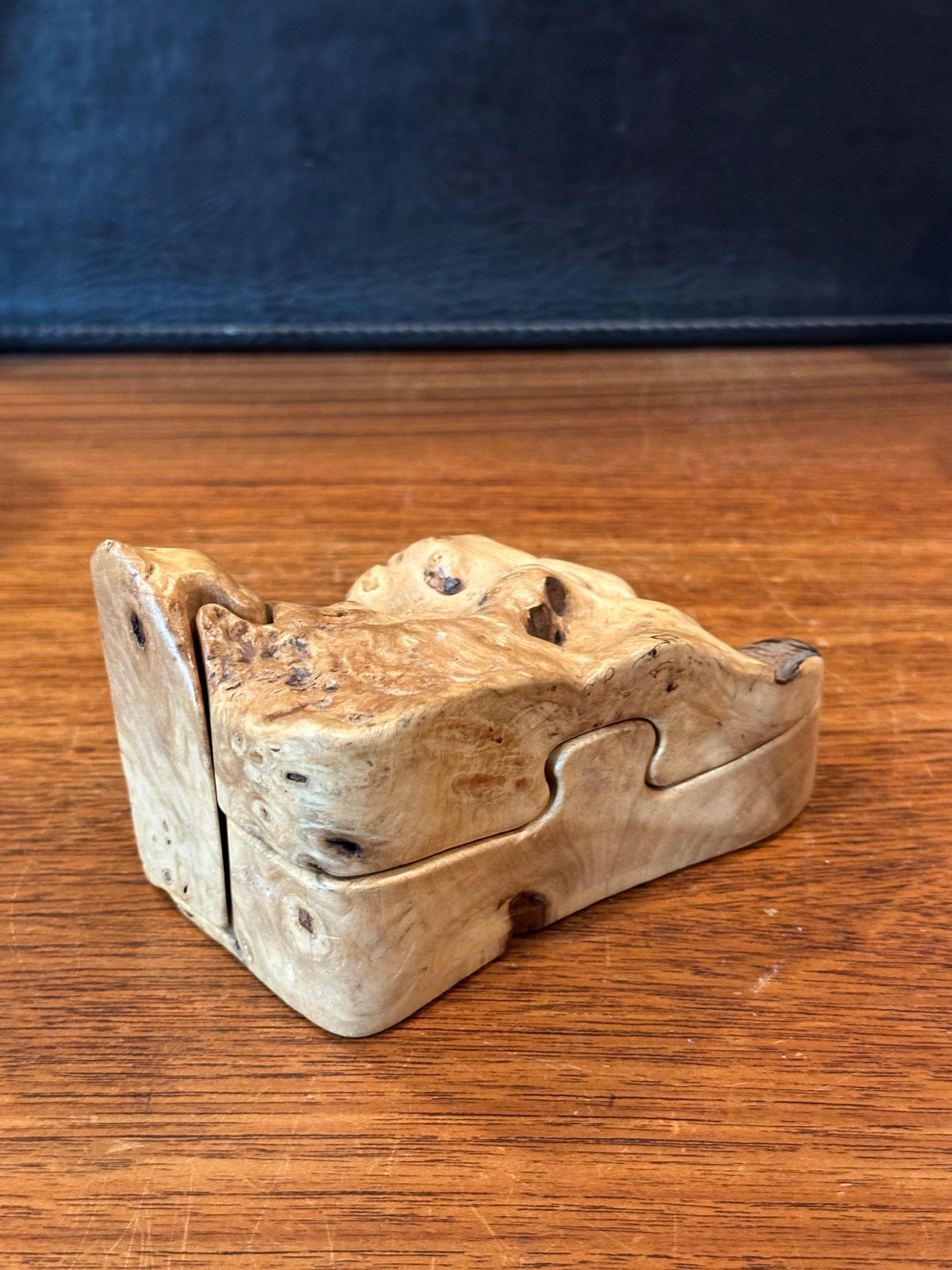 Boîte à puzzle en bois de ronce par Don Wood en vente 1