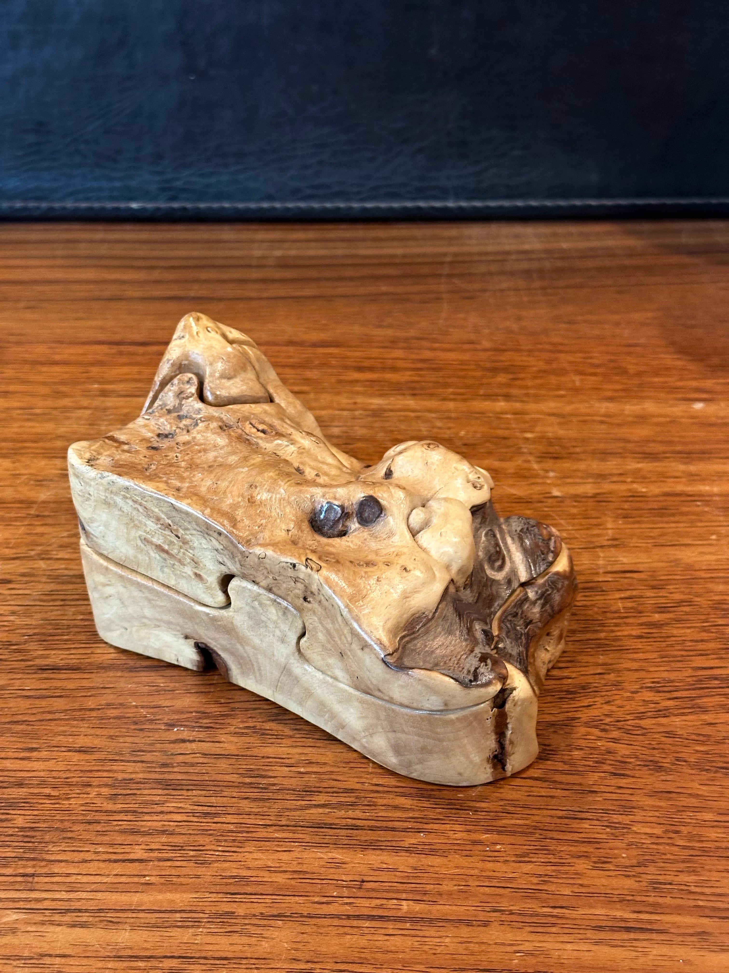 Boîte à puzzle en bois de ronce par Don Wood en vente 2