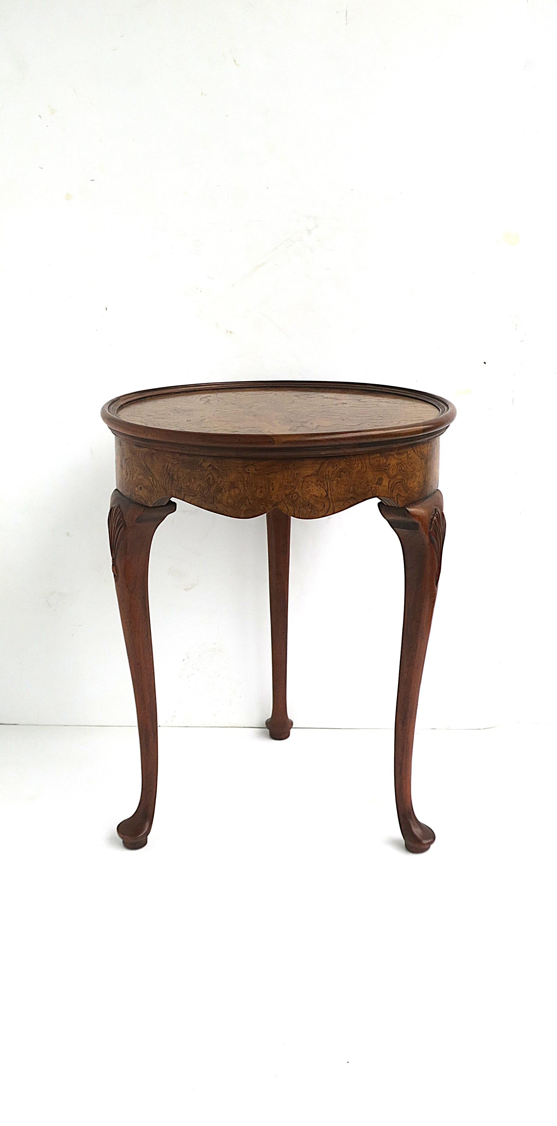 Table d'appoint en Wood Wood Seashell Design/One en vente 2