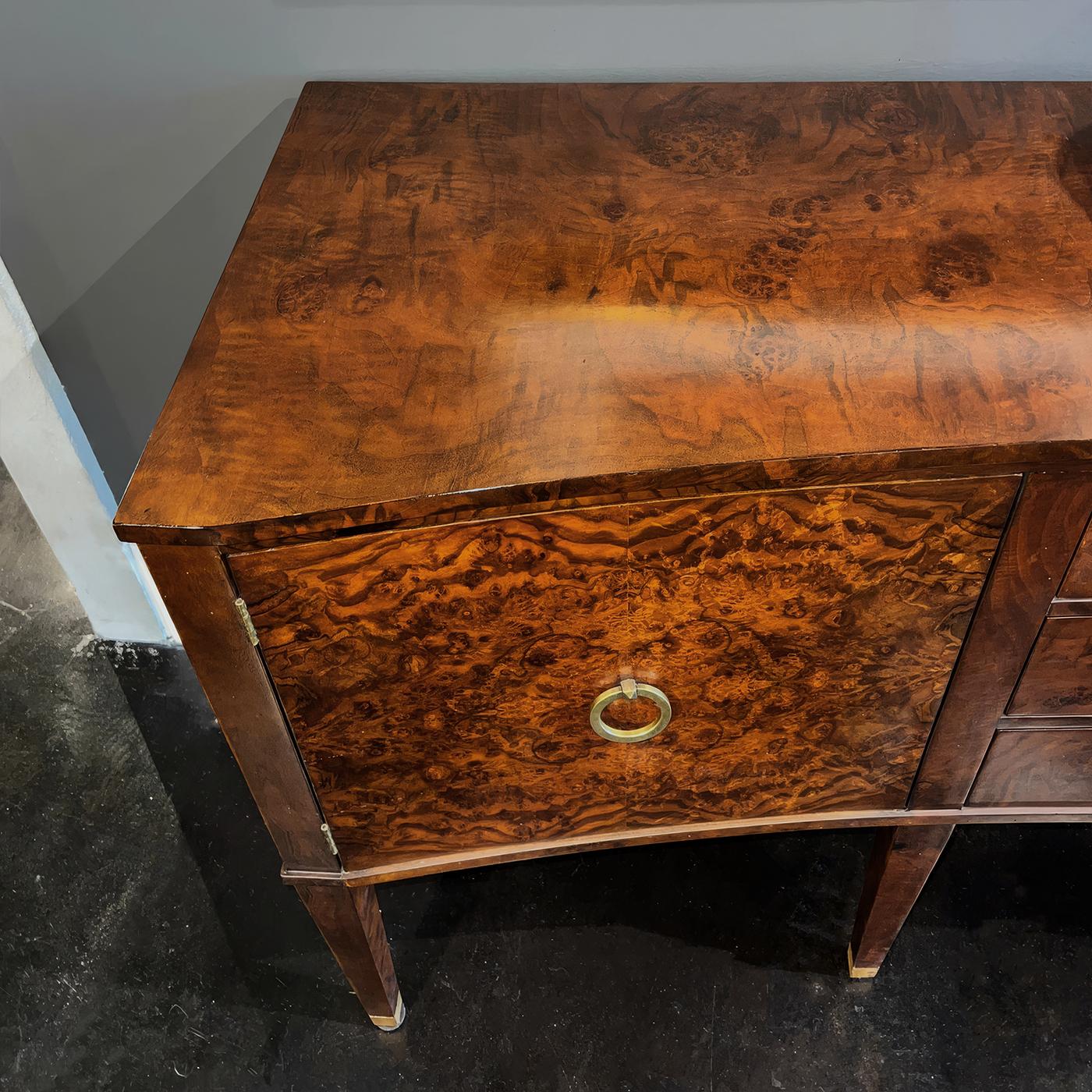 Vietnamita Credenza in legno di radica in vendita