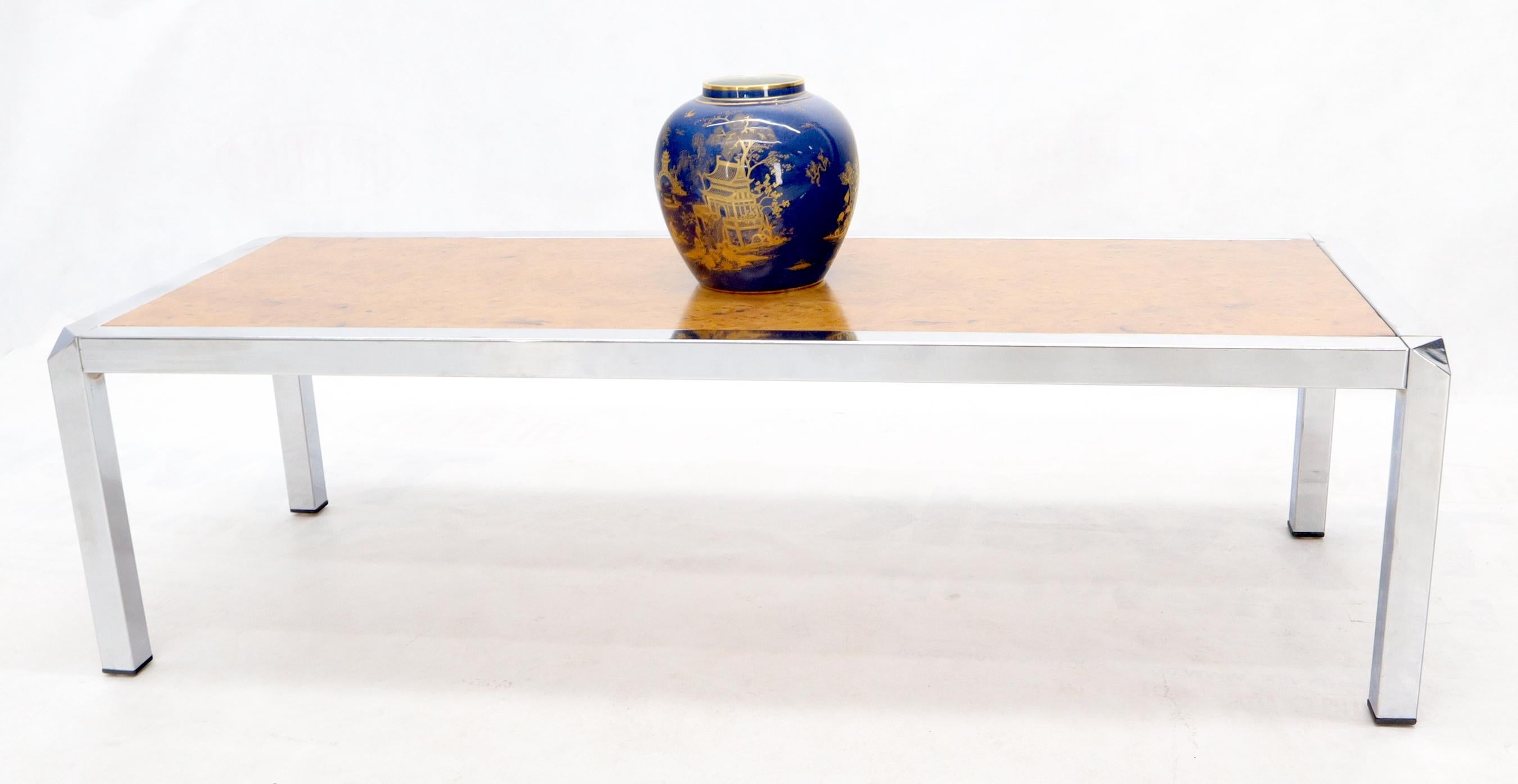 Table basse rectangulaire avec base en bois de ronce et bordure chromée en vente 5