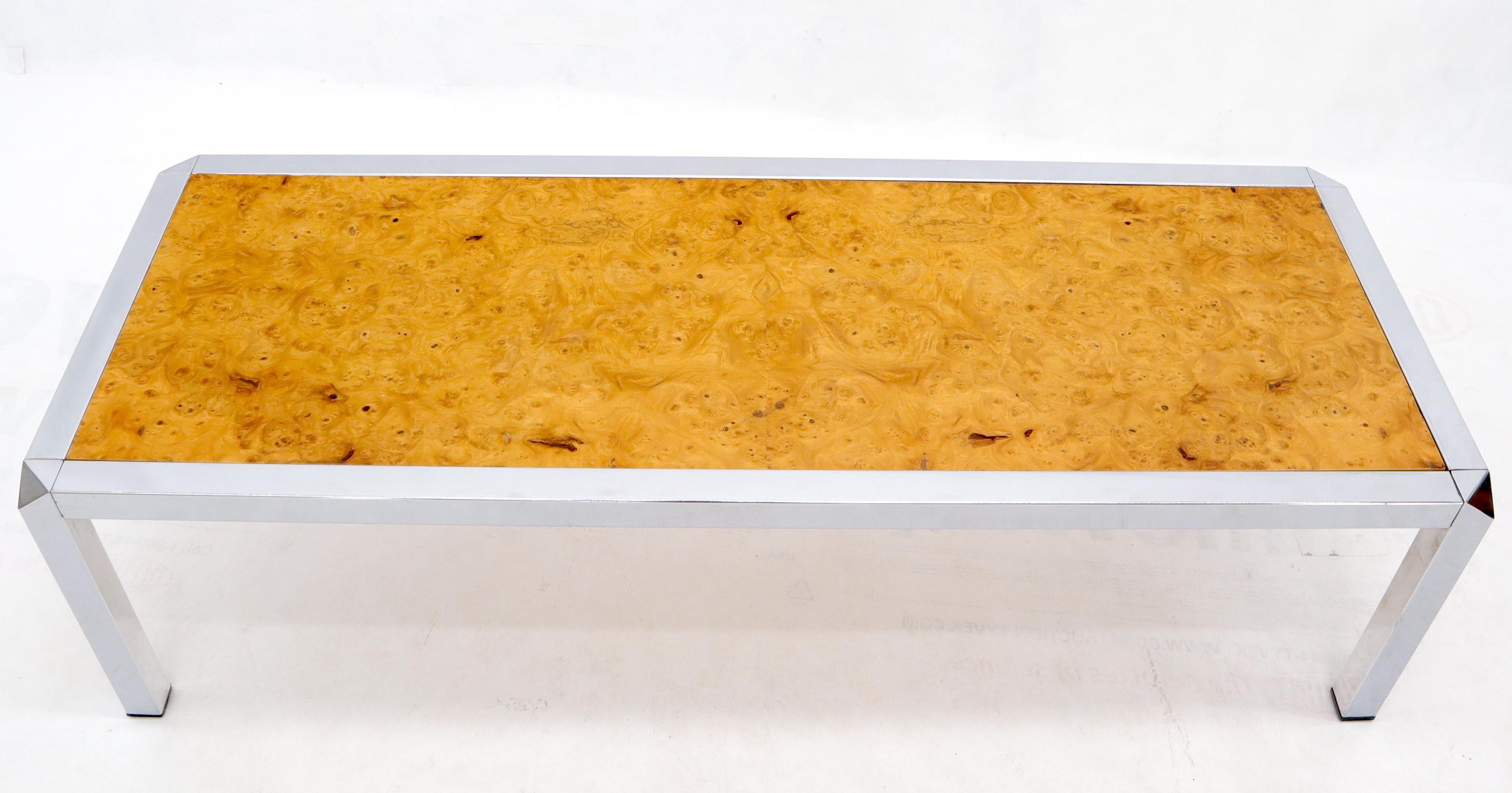 Broussin Table basse rectangulaire avec base en bois de ronce et bordure chromée en vente