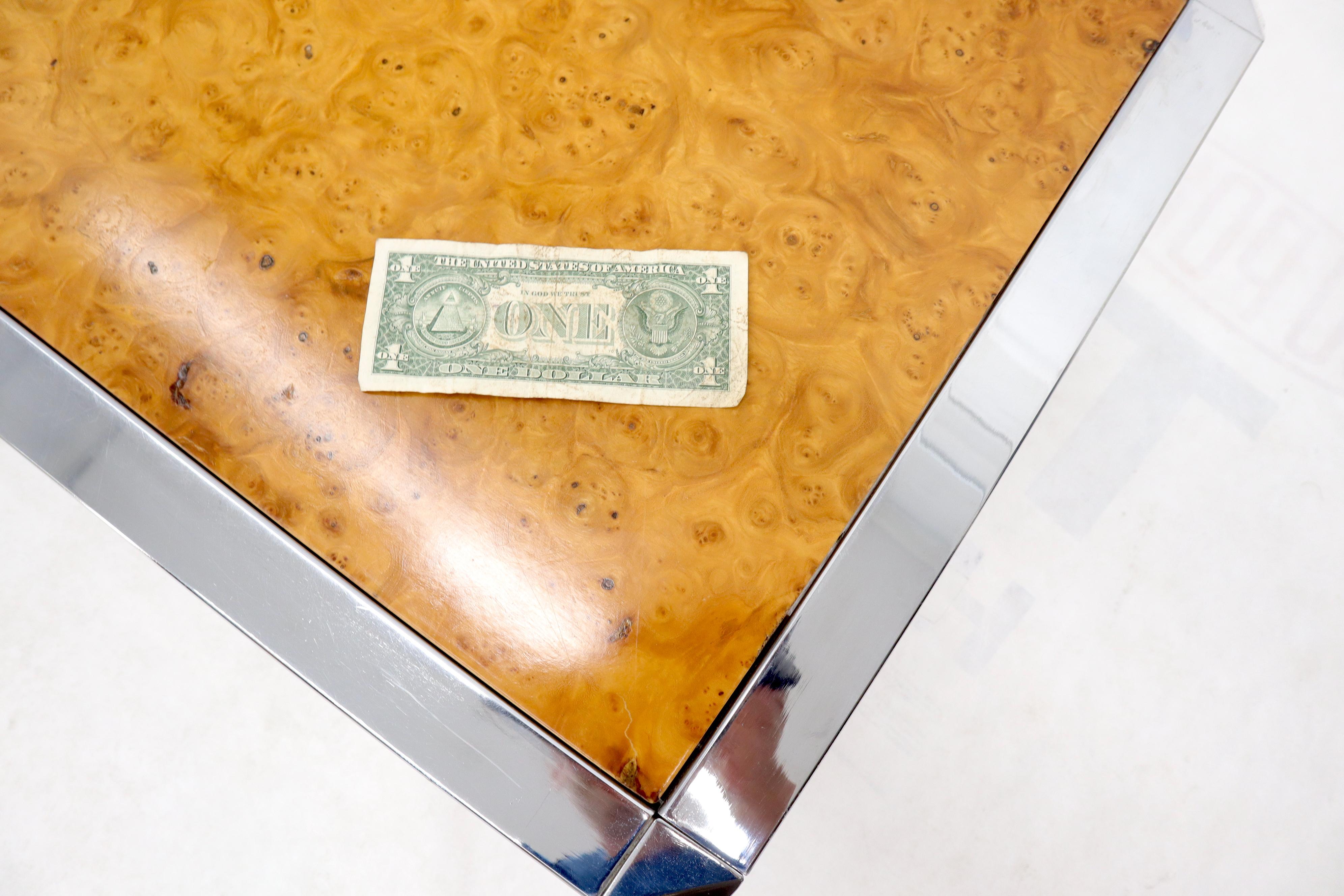 Table basse rectangulaire avec base en bois de ronce et bordure chromée en vente 1