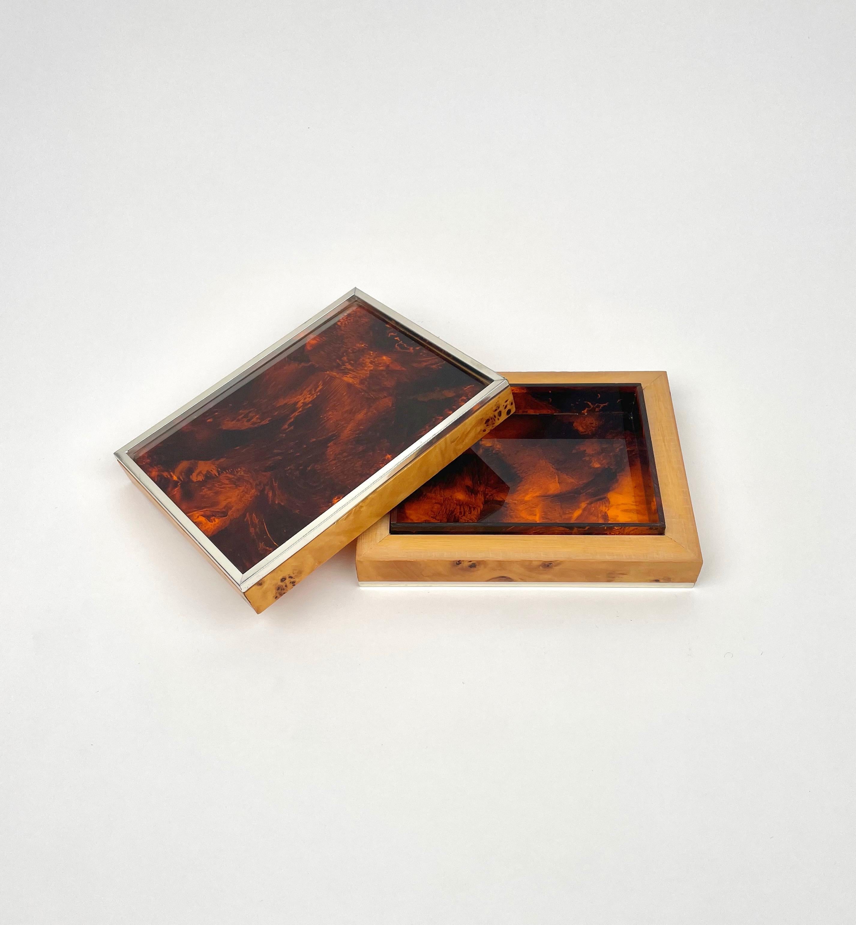 Rectangular box in tortoiseshell-effect lucite and burl wood frame made in Italy in the 1970s.