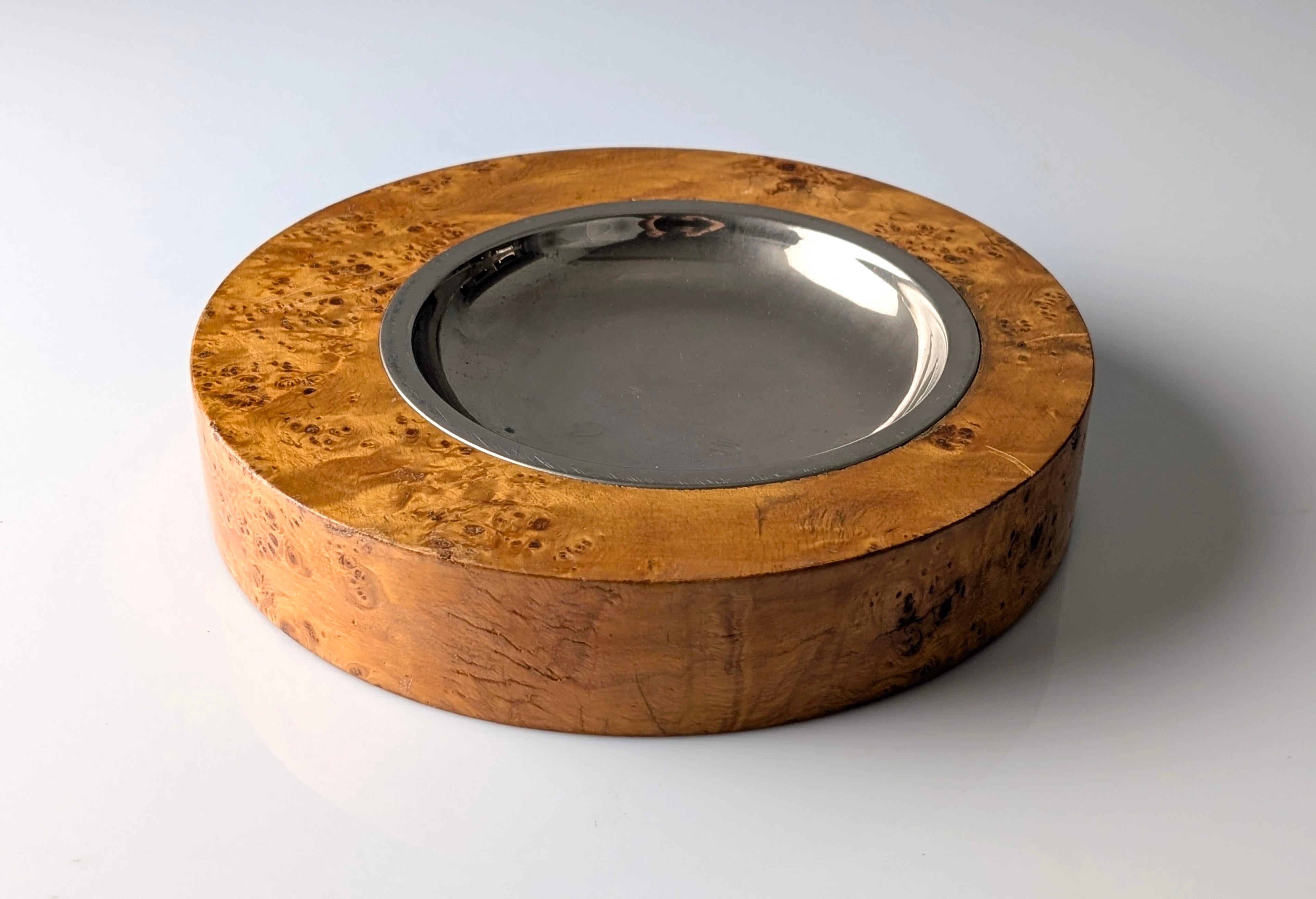 Mid-Century moderno Vassoio in legno impiallacciato di radica Acciaio inossidabile Mid-Century Modern 1970s in vendita