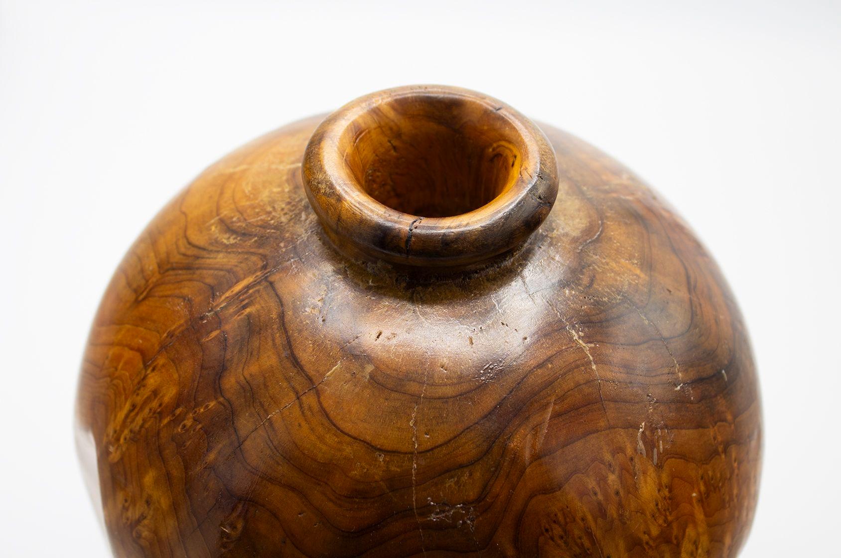 Burl Wood Vessel or Vase in Chinese Fir In Good Condition For Sale In Grand Rapids, MI