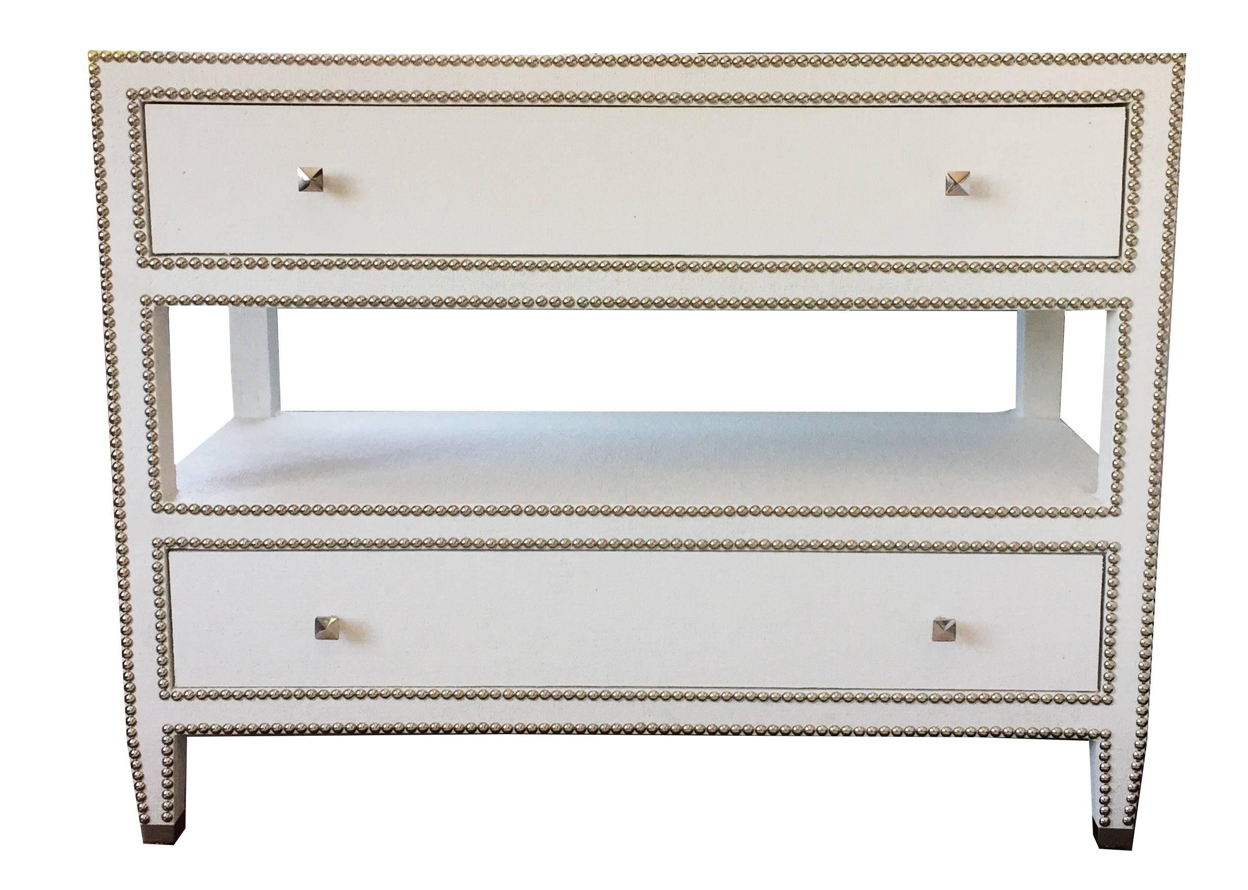 Our Bachelor's chest is upholstered in white burlap and features polished nickel knobs and polished nickel nail heads. Item can be customized. Made in our Connecticut workshop. 

Measurements:
38 3/4