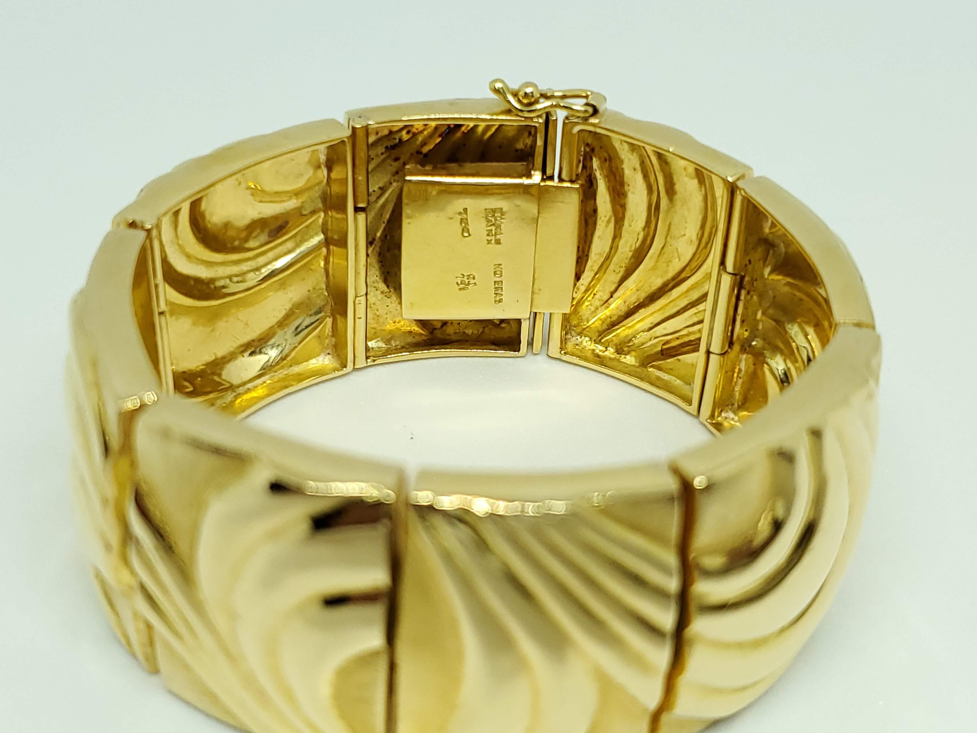 Thanks for taking a look at this Burle Marx 18 Karat Gold Bracelet. This bracelet has 70 grams of gold, is 6