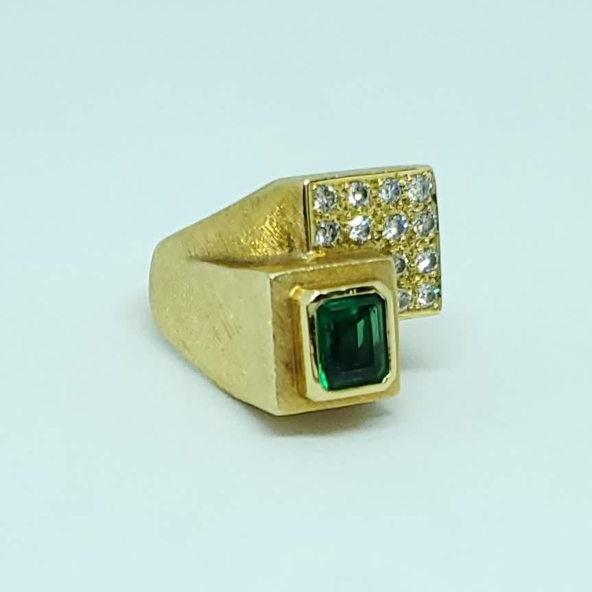 Thanks for taking a look at this Burle Marx Emerald and Diamond Ring. It is a size 6, and may sized up or down 2 sizes. The face of the ring is approximately .63 inches by .63 inches by .38 inches in height. It's a beautiful ring with excellent