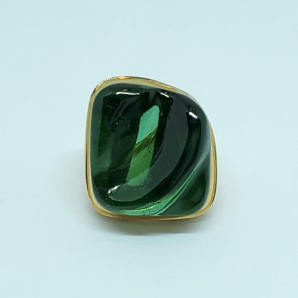Thanks for taking a look at this Haroldo Burle Marx Free Form Green Tourmaline Ring. The stone is of exceptional quality, size, and shape. The ring has a basket weave gold finish, so we know it was made pre 1981. It's a size 5 1/2, and with the