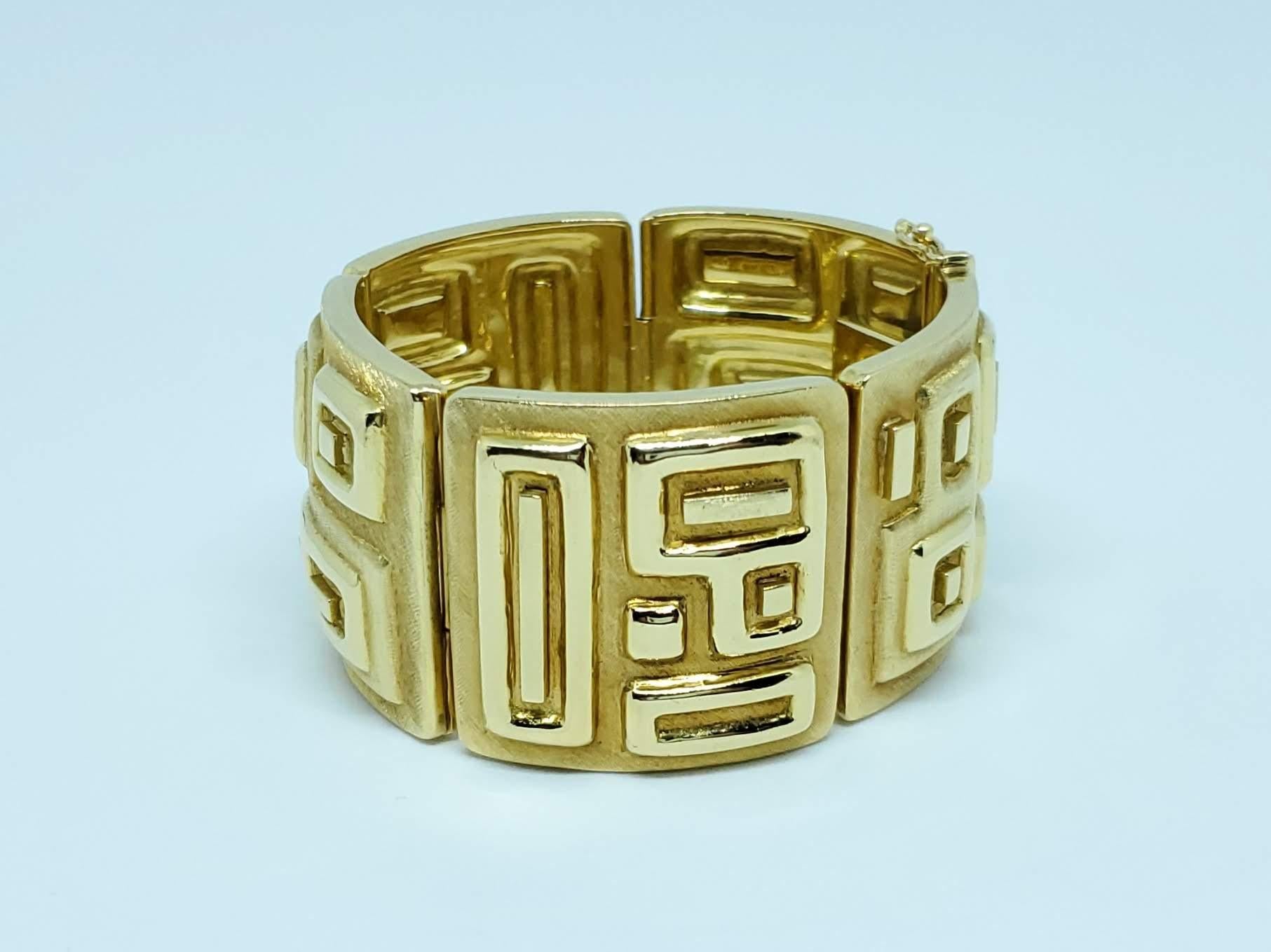 Burle Marx Rare 18 Karat Gold Wide Bracelet In Excellent Condition For Sale In Woodway, TX