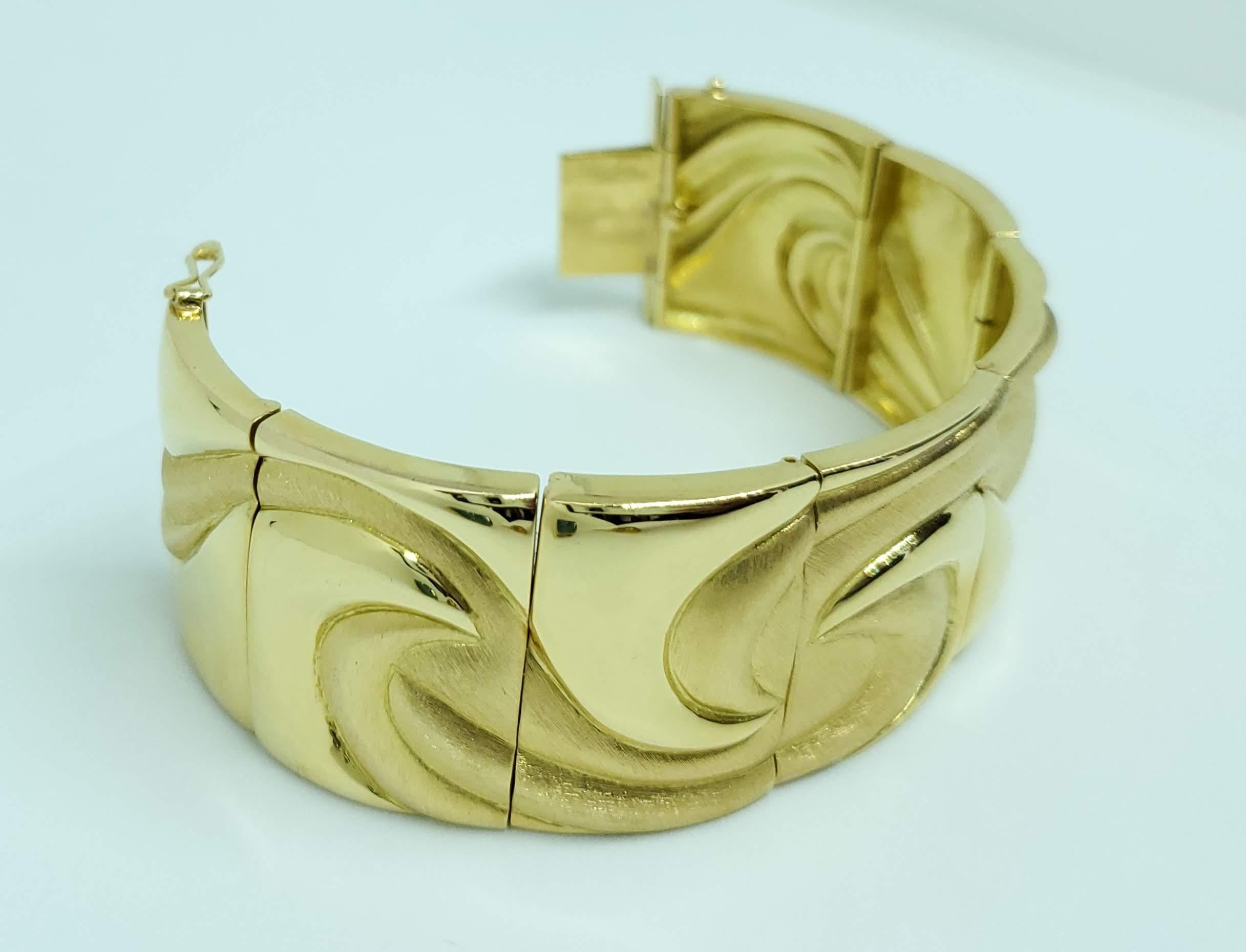 18 Karat Gold Wide Bracelet For Sale 1