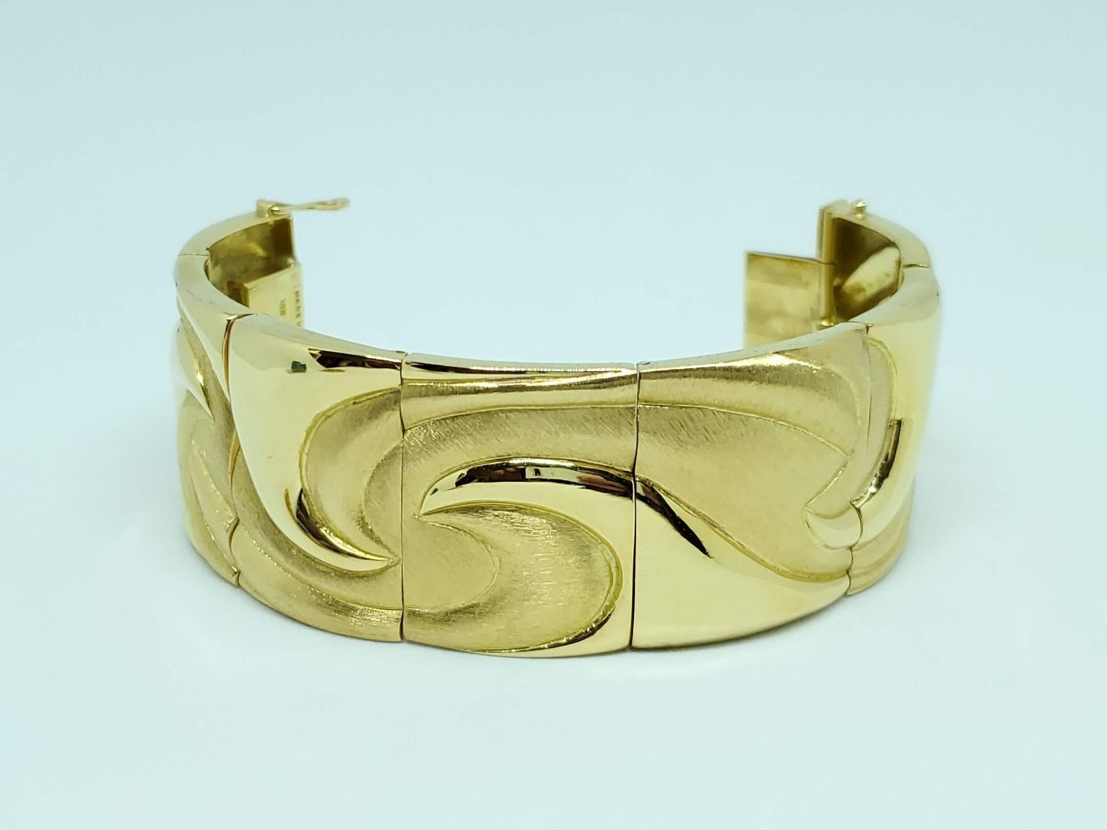 18 Karat Gold Wide Bracelet For Sale 2