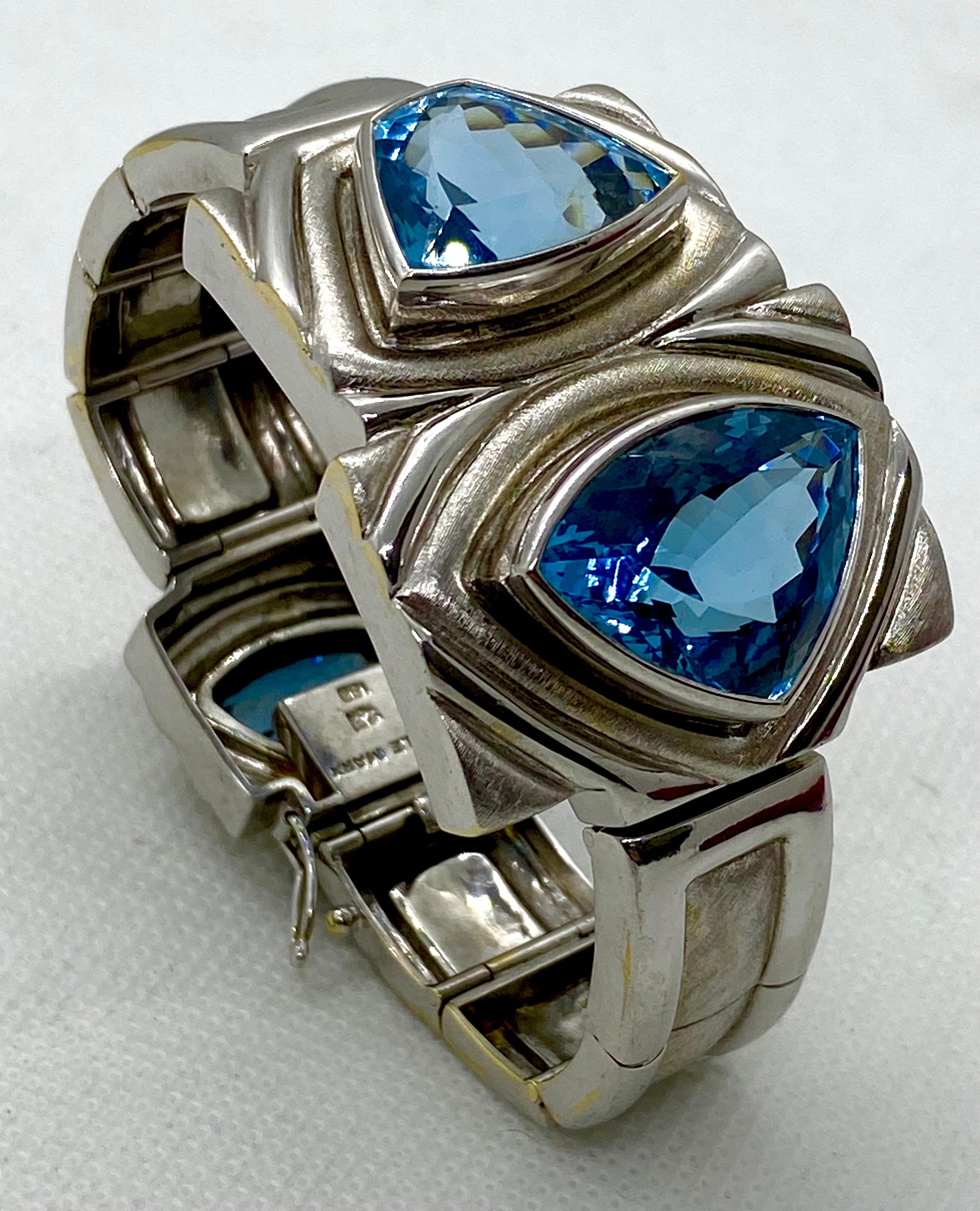 Amazing Burle Marx bracelet in 18K white gold and aquamarine form the 1980s. The jewelry by Burle Marx is entirely made by hand with no pre-casting. This stunning and one of a kind 18K white gold bracelet has three trillion cut blue topaz stones
