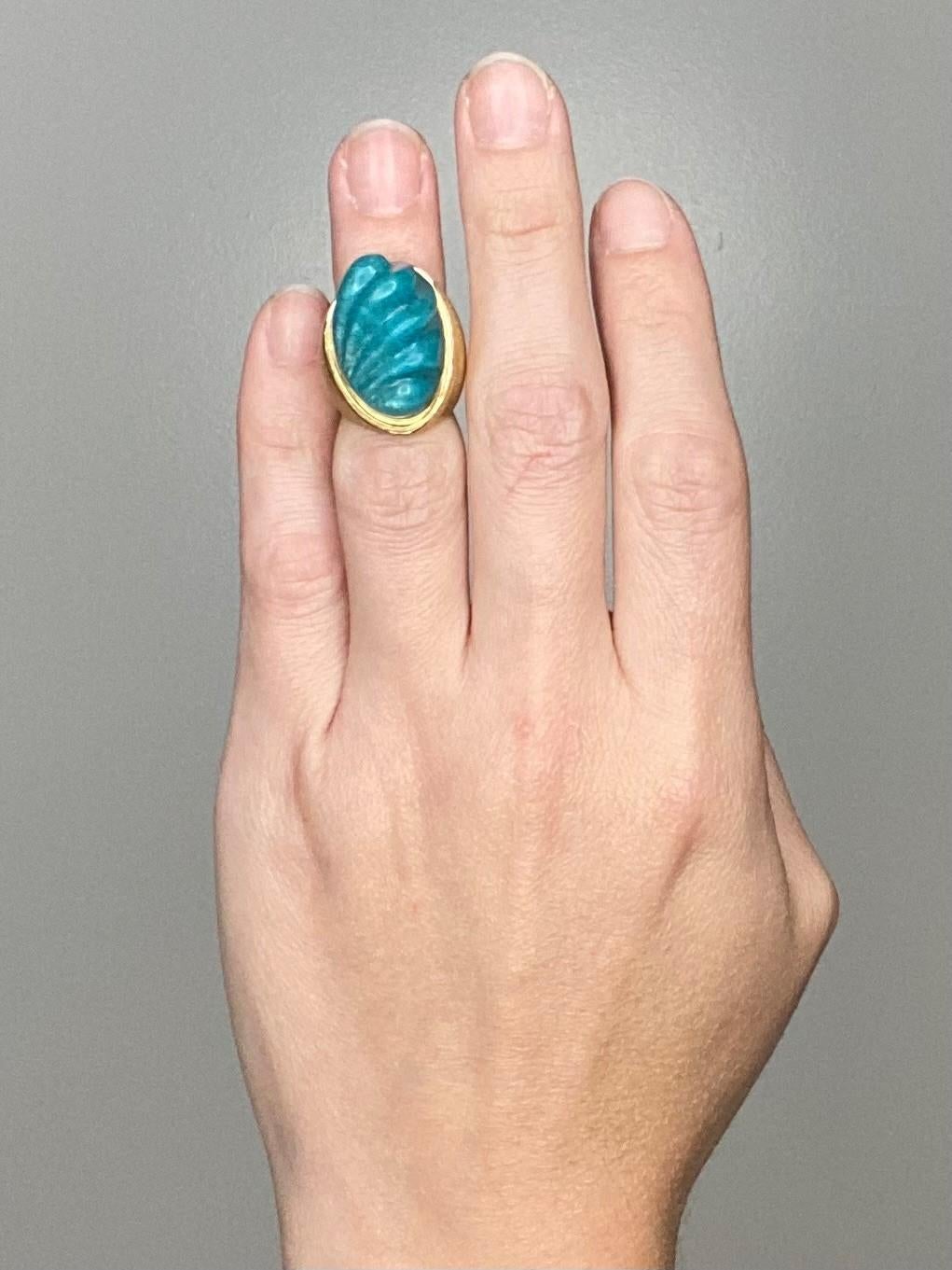 A mid-century sculptural ring designed by Haroldo Burle Marx.

This is one of the very early examples ring of the forma livre collection. Designed in brazil during the mid-century period, circa 1960's  It was crafted in 18 karats yellow gold and the