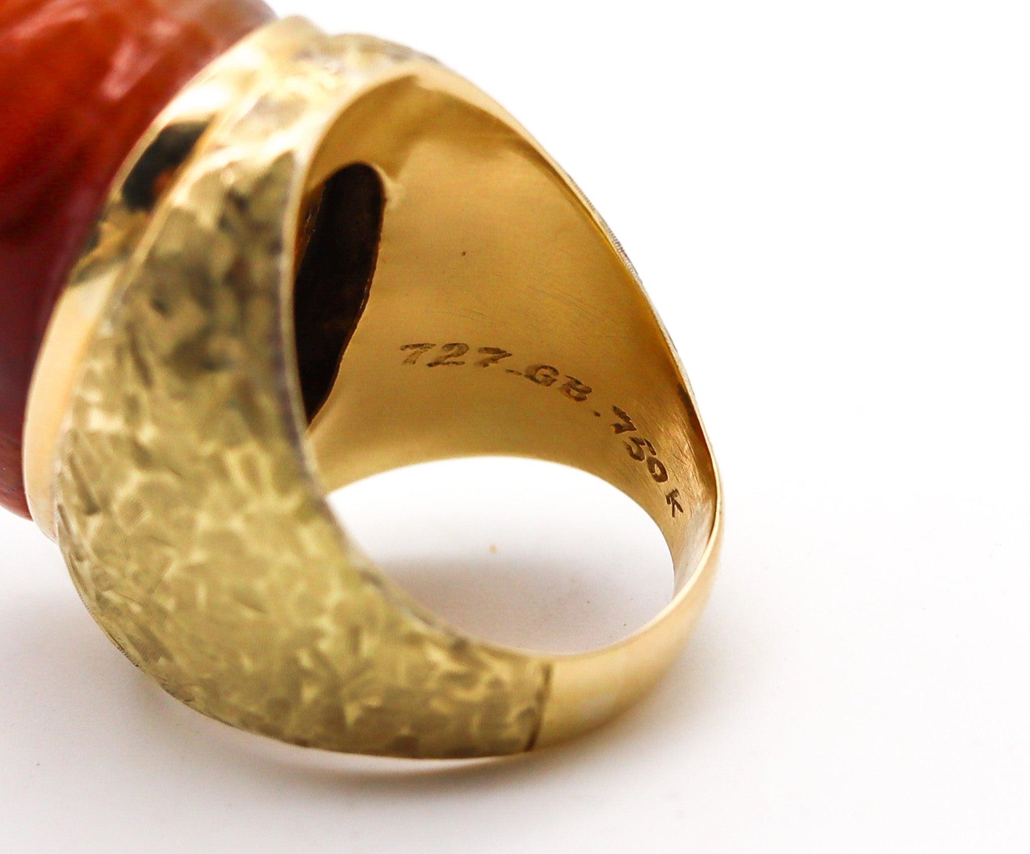 BURLE MARX 1970 Forma Livre Cocktail Ring In 18Kt Yellow Gold With Carved Agate In Excellent Condition In Miami, FL