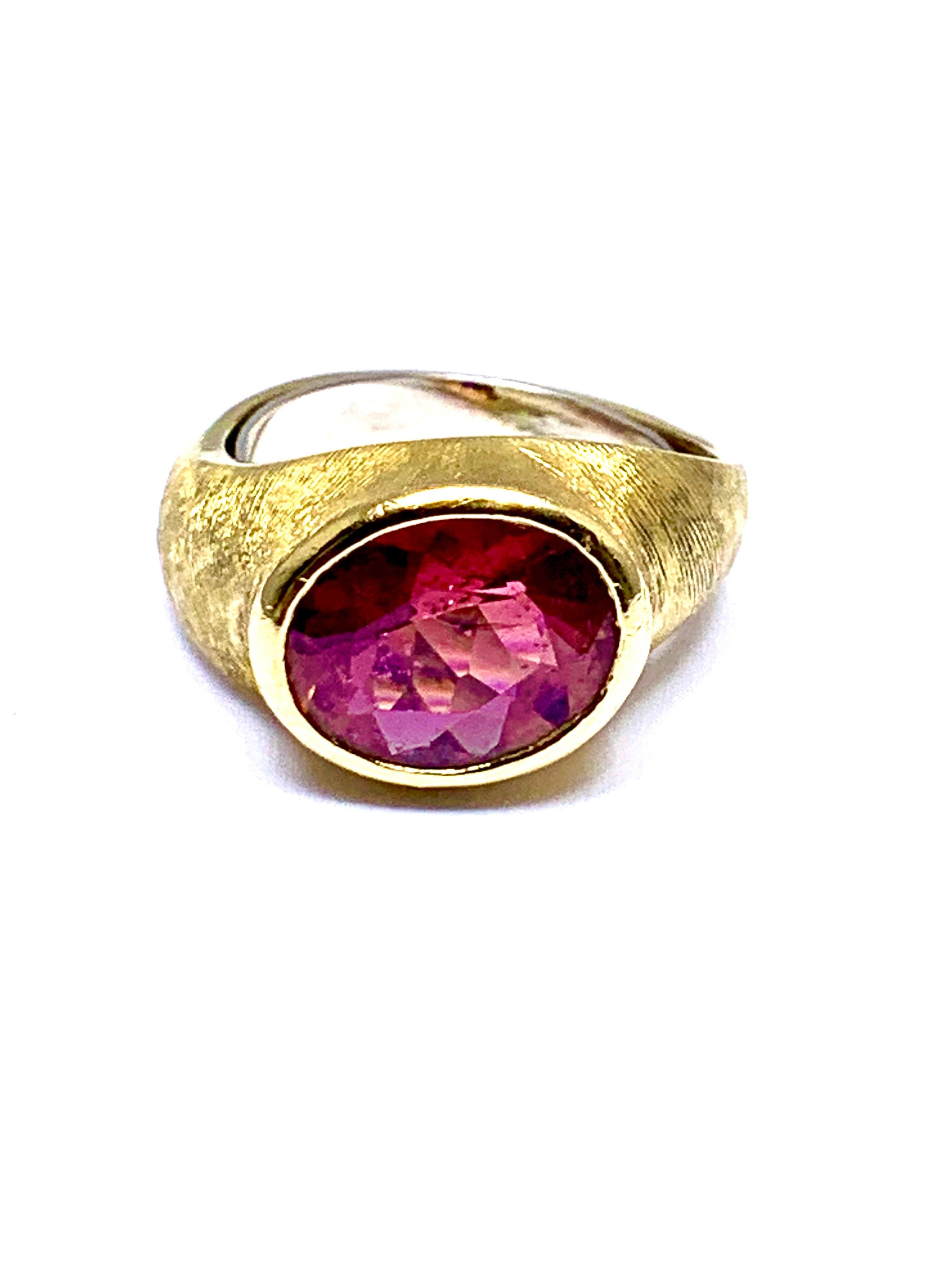 Retro Burle Marx 3.57 Carat Faceted Oval Pink Tourmaline and 18 Karat Yellow Gold Ring