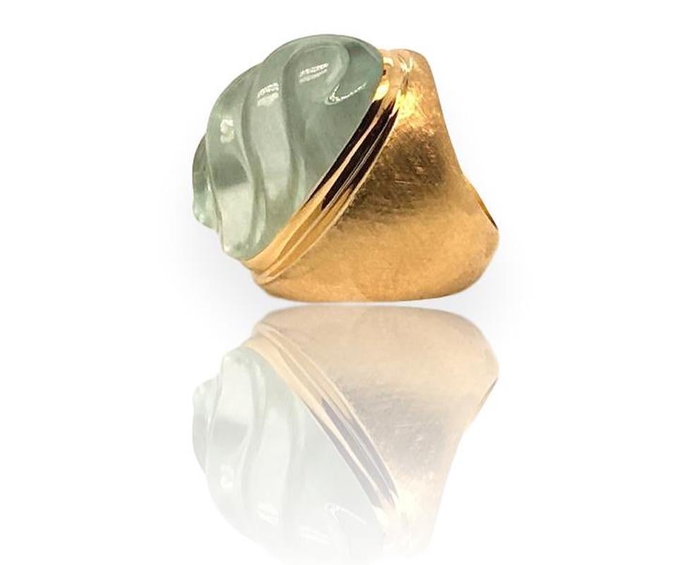 Modernist designer ring by Bruno Guidi, head jeweler for Brazilian Jeweler Burle Marx. . The32x23.5x17mm 