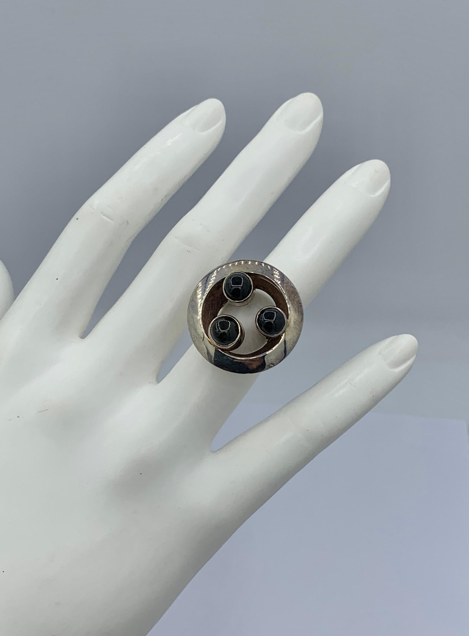 This is a magnificent signed BURLE MARX Black Tourmaline Sterling Silver Modernist Ring by the esteemed and highly collectible artist jeweler and dating to the Mid-Century Modern period in its original black box.
The magnificent jewel features a