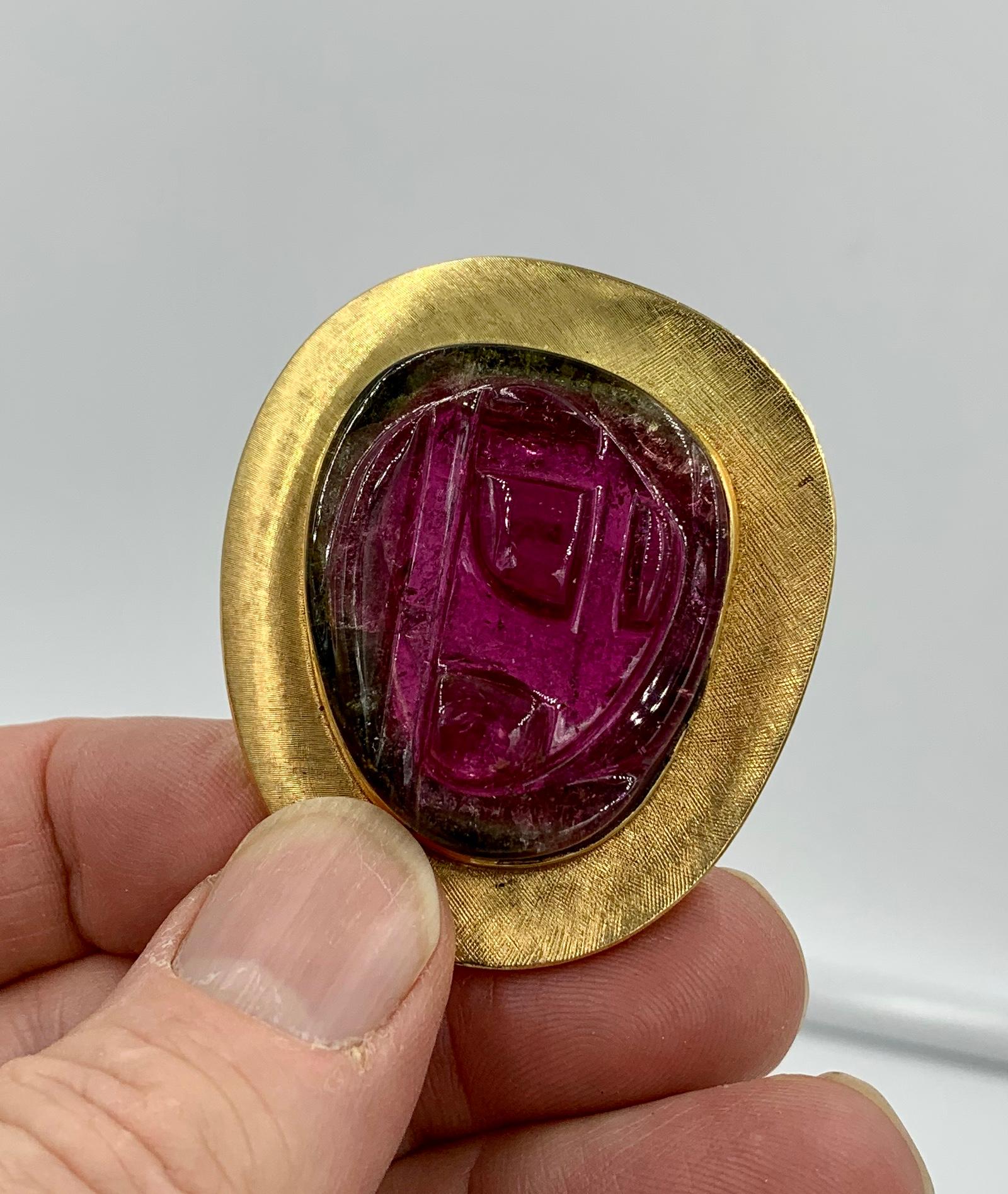 A magnificent signed BURLE MARX Watermelon Tourmaline FORMA LIVRE monumental Brooch in 18 Karat Gold by the esteemed and highly collectible artist jeweler and dating to the Mid-Century Modern period, circa 1970.
The magnificent jewel features a