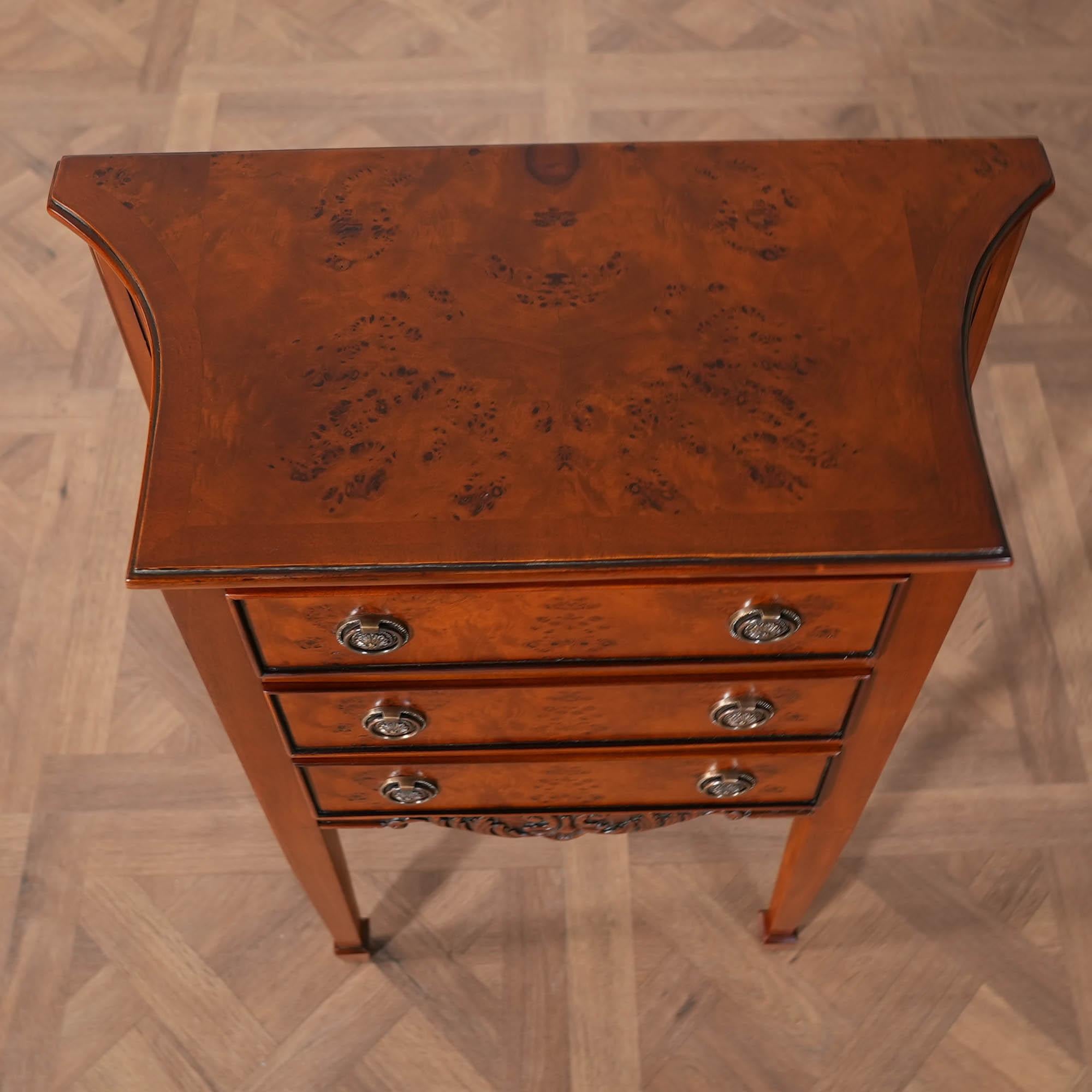 Commode à incrustation en vente 5
