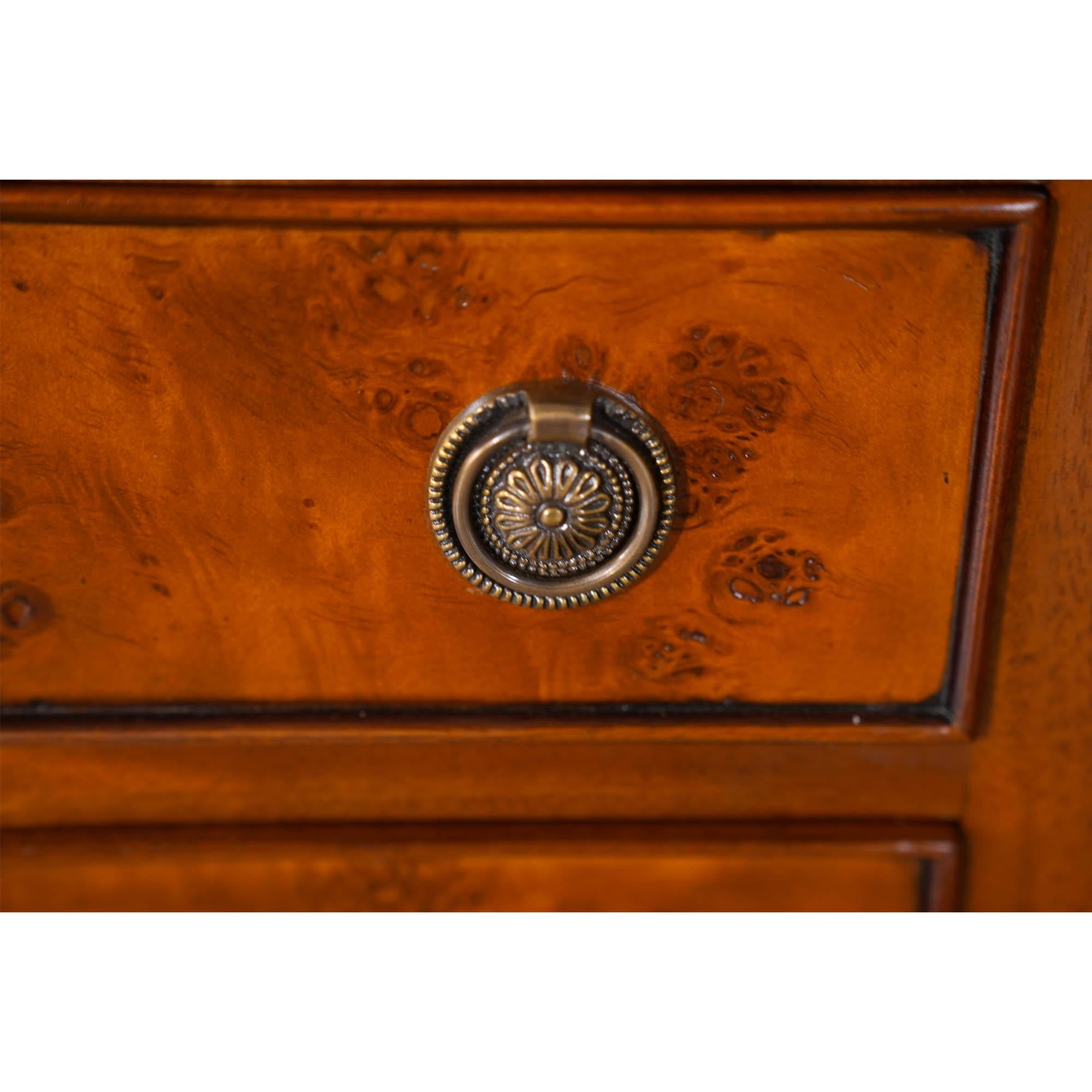 Acajou Commode à incrustation en vente
