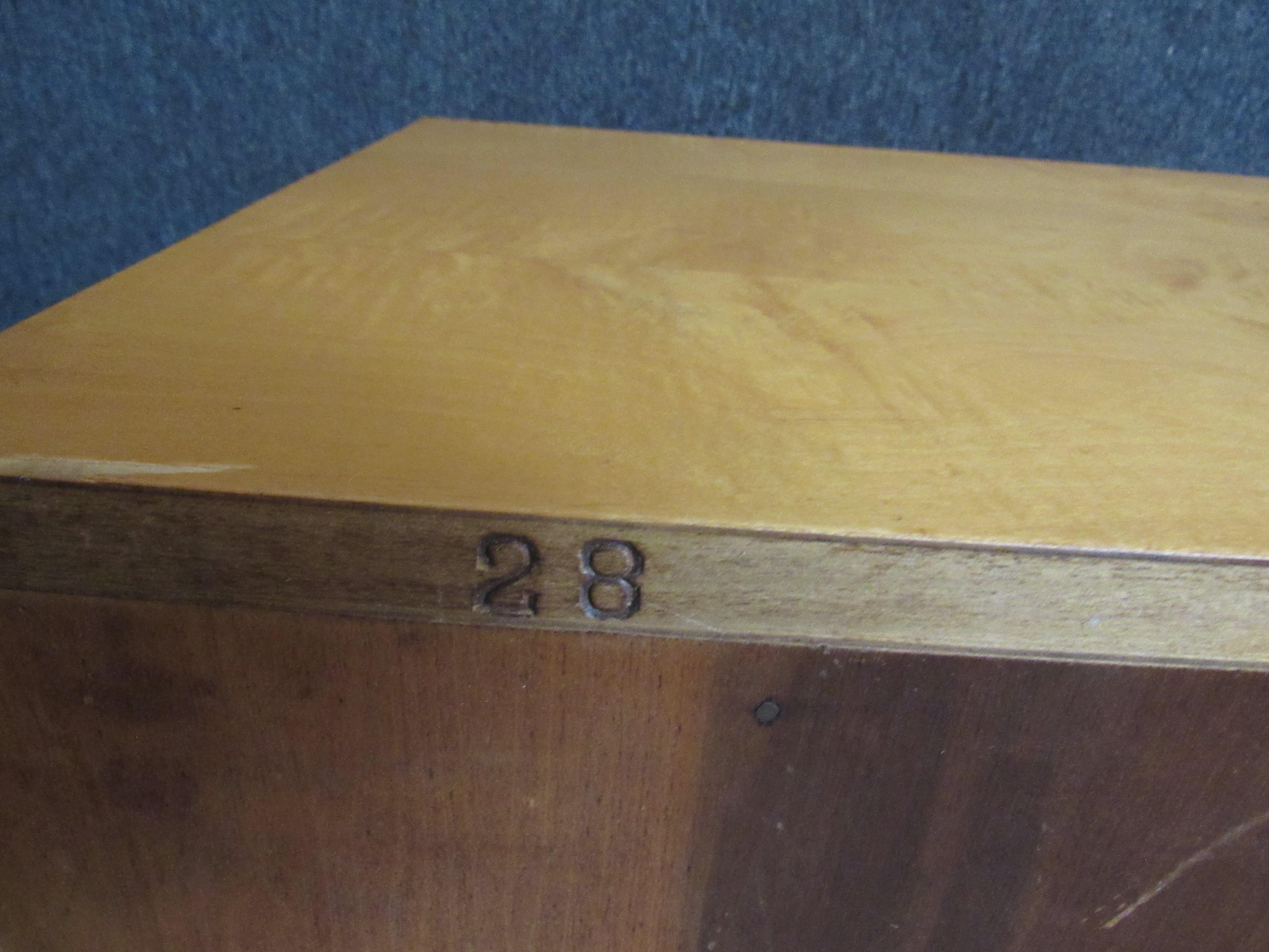 Burled Maple and Brass Nightstands after Heywood Wakefield For Sale 10