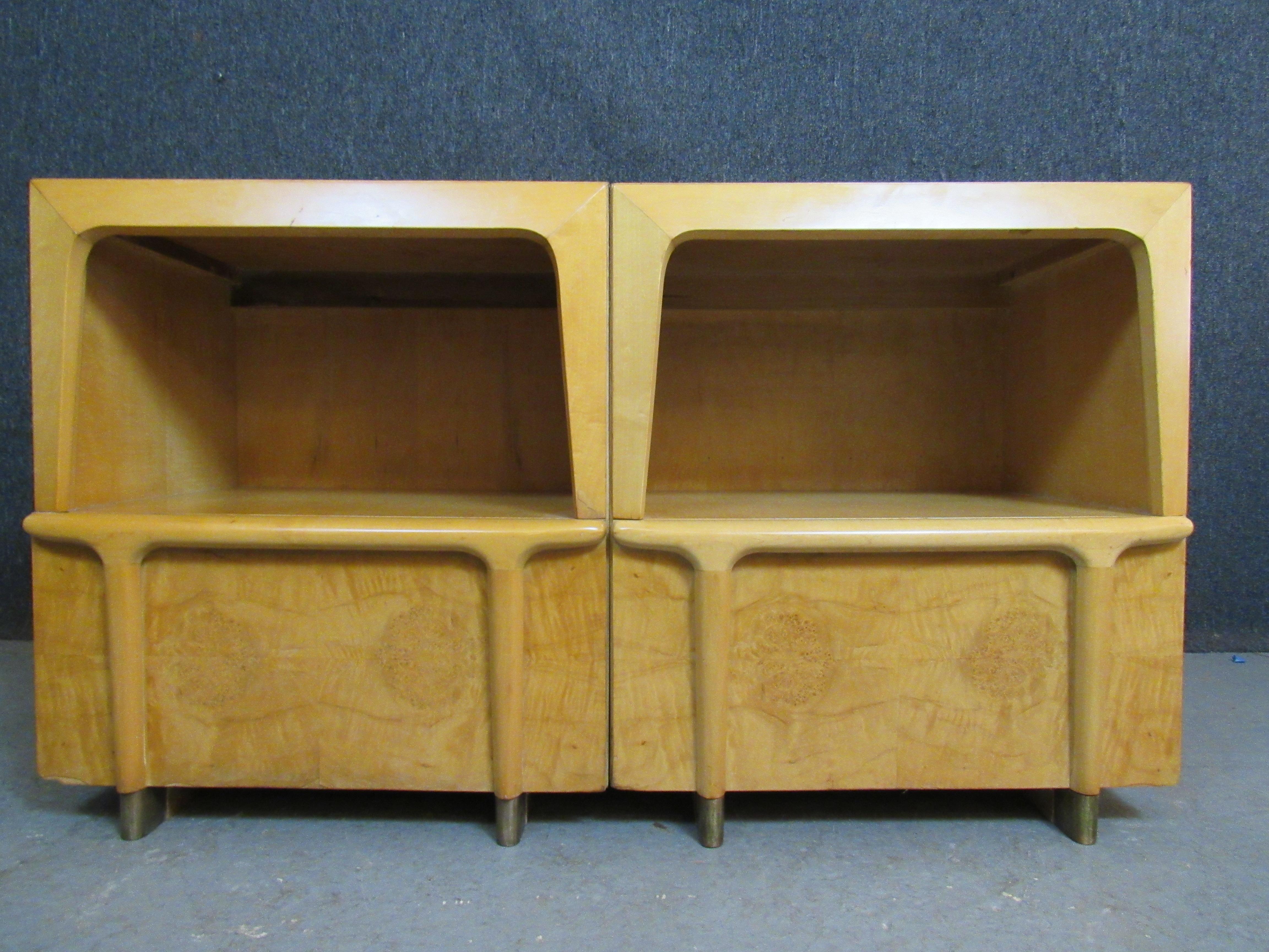 Burled Maple and Brass Nightstands after Heywood Wakefield For Sale 2
