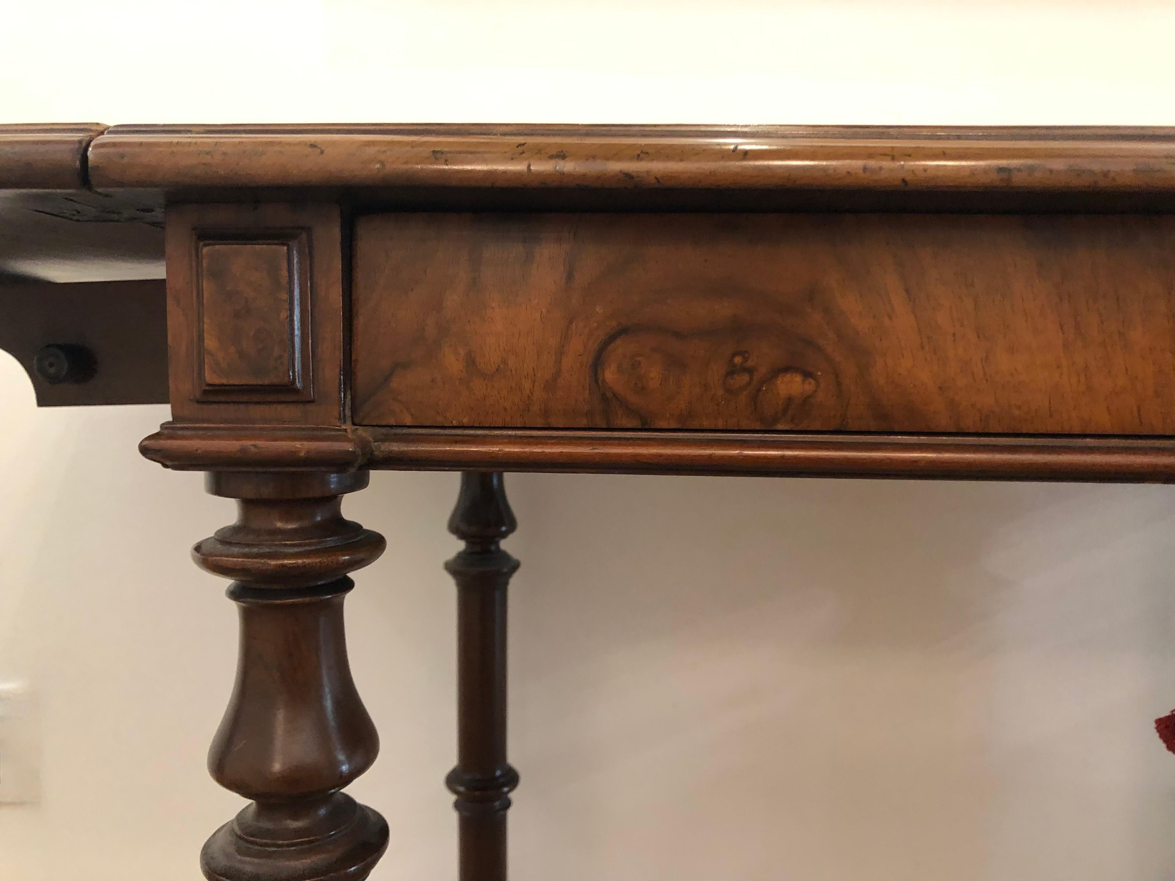  Burled Walnut Console Table with Two Drop Leaves In Good Condition For Sale In Toronto, CA