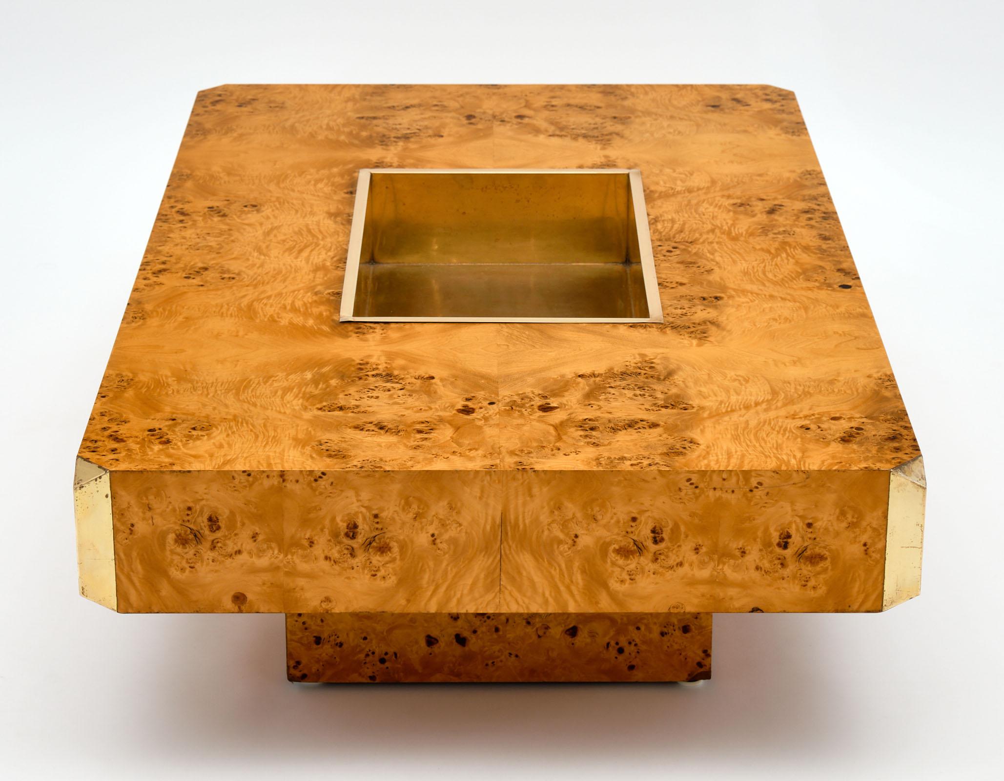 Willy Rizzo burled coffee table with gilt brass and burled ash. This Italian modernist piece is in superb condition and exemplifies the designers’ style!