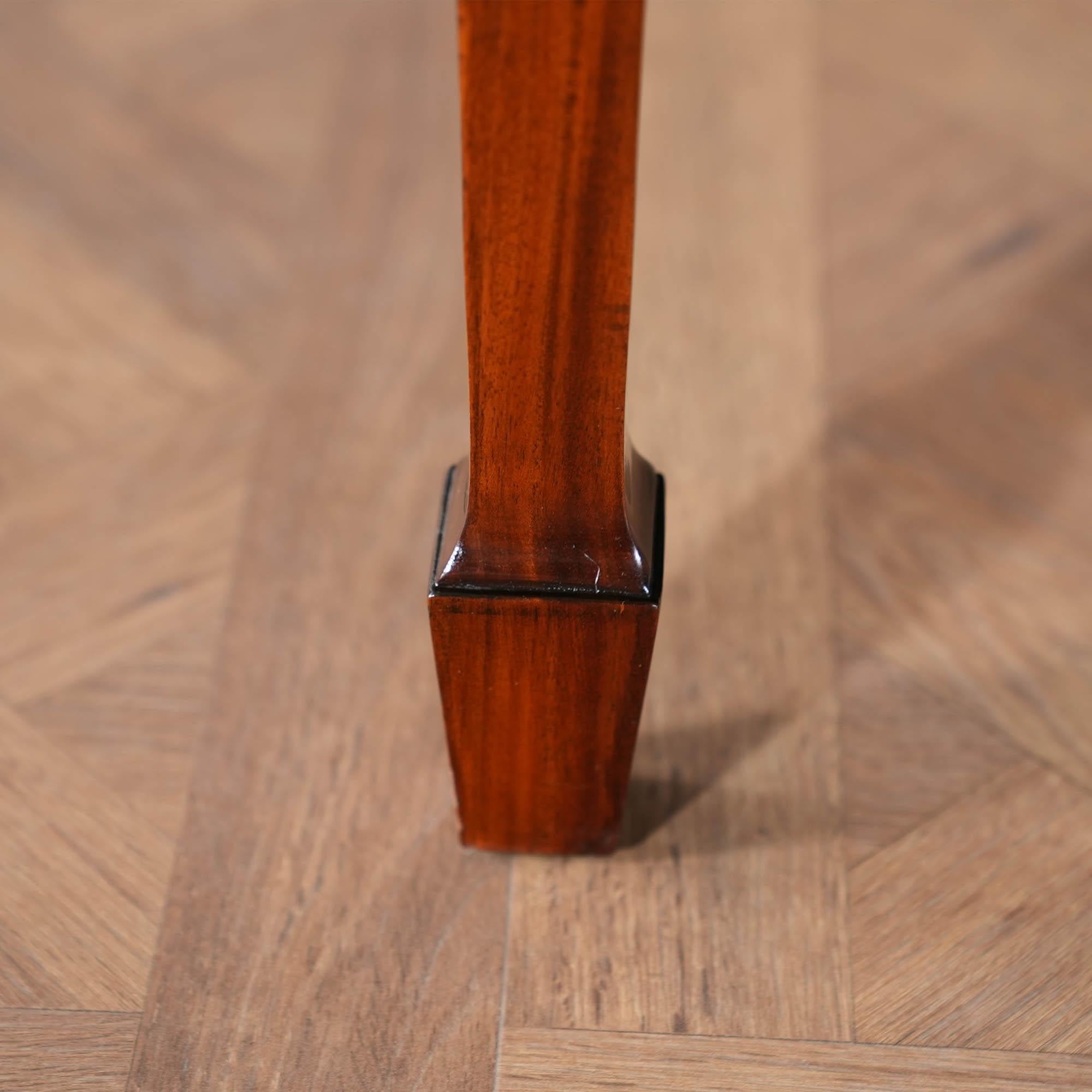 Noppenschreibtisch (Chippendale) im Angebot