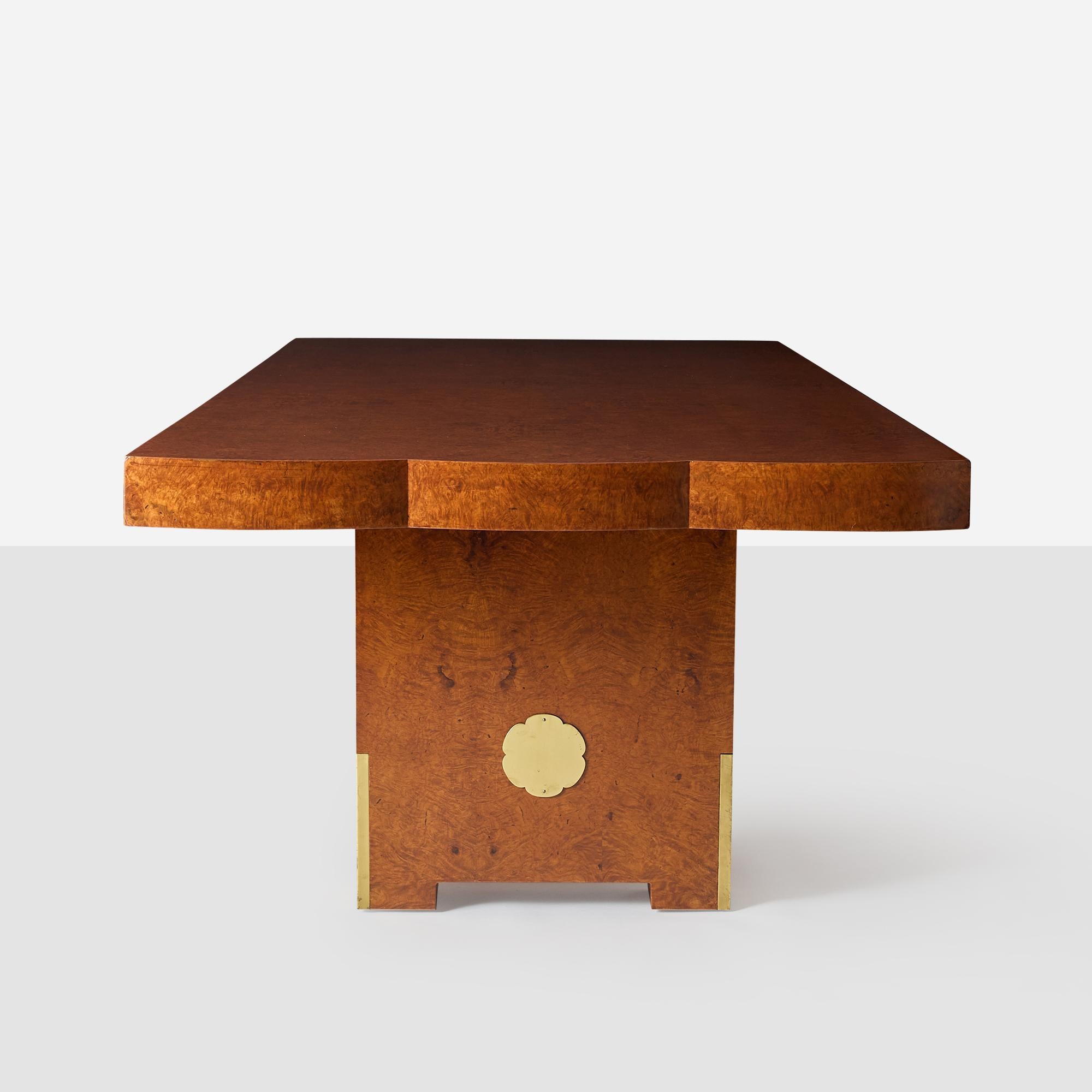 Français Table de salle à manger en bois et laiton par Roger Bal en vente